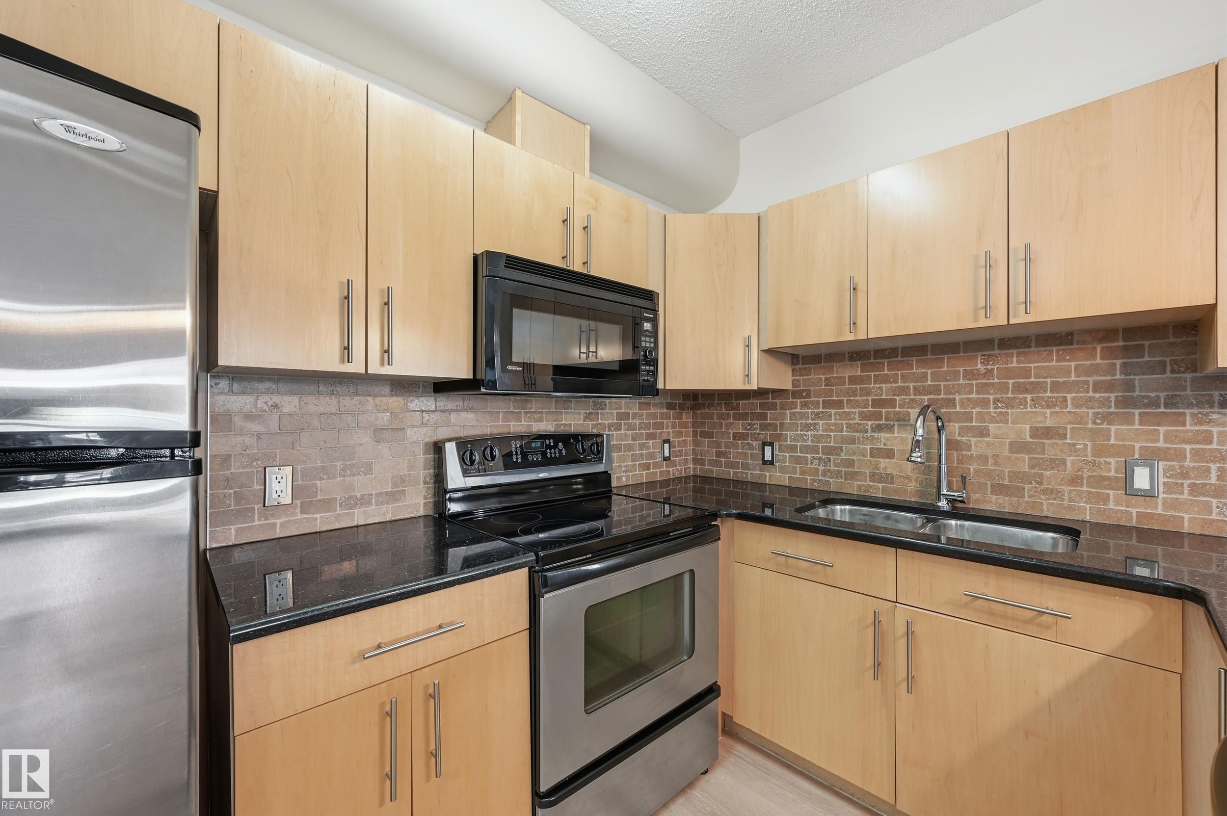 517 - 10235 112 Street NW, Wîhkwêntôwin, Edmonton