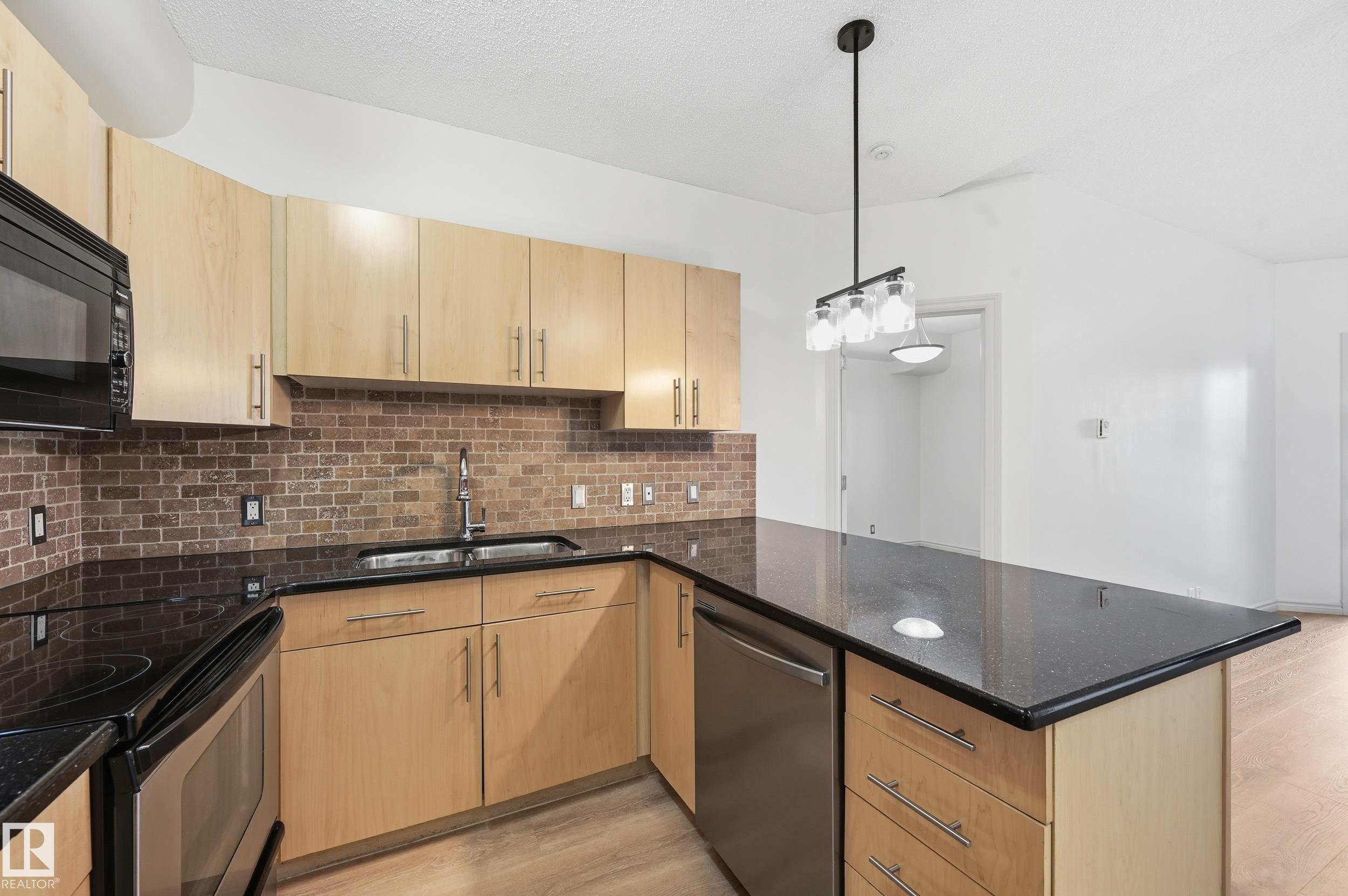 517 - 10235 112 Street NW, Wîhkwêntôwin, Edmonton