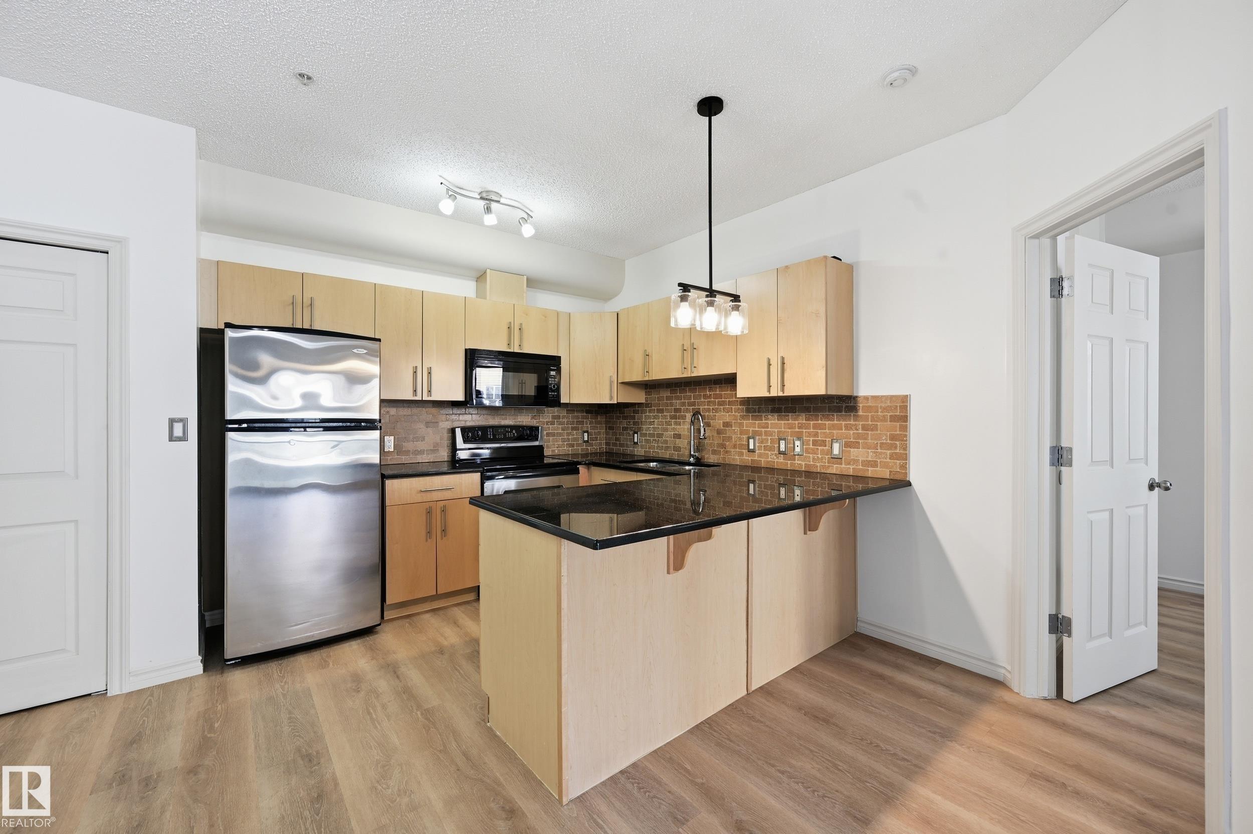 Photo 6 at 517 - 10235 112 Street NW, Wîhkwêntôwin, Edmonton