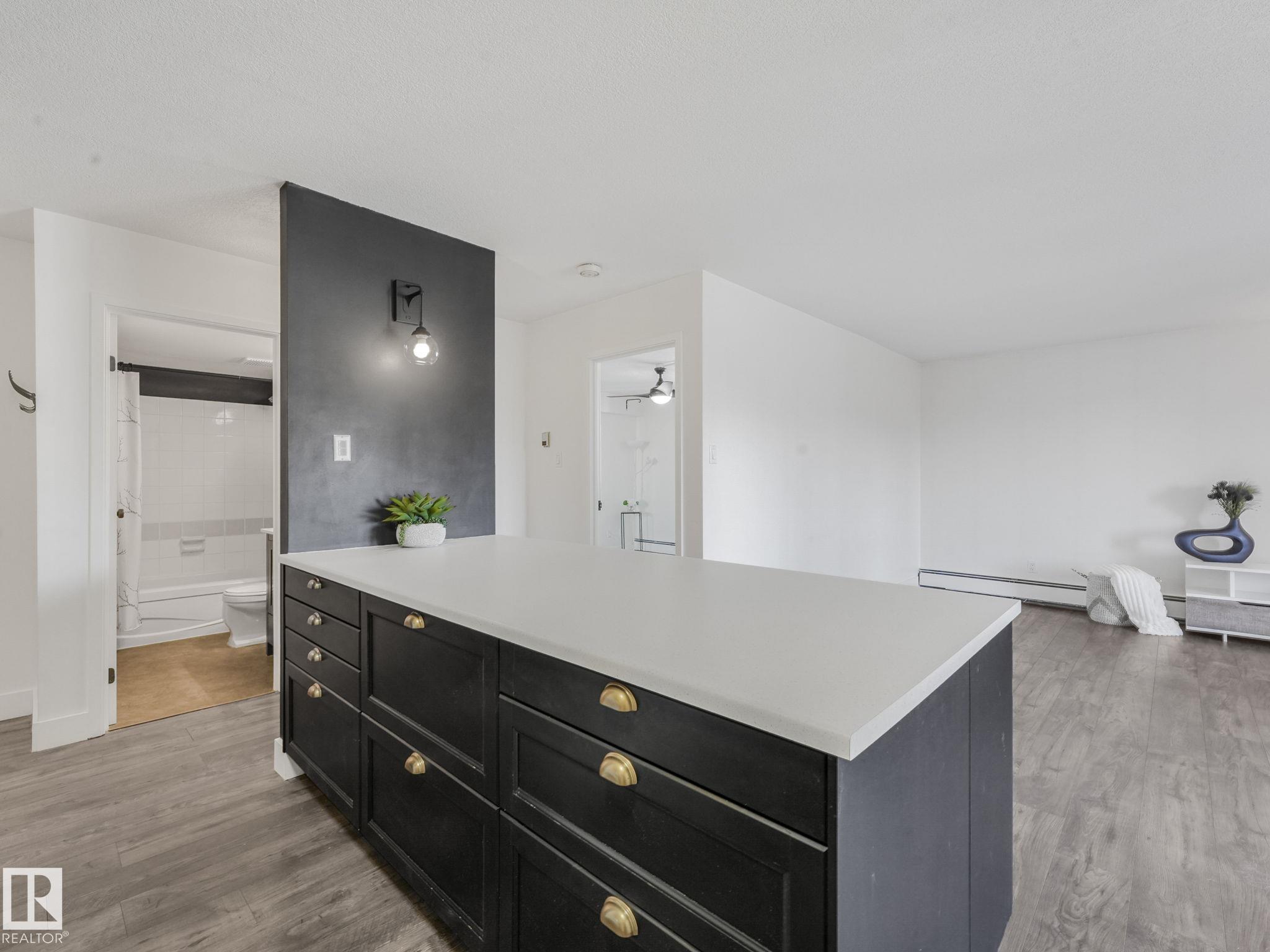 Photo 11 at 1001 - 9929 113 Street NW, Wîhkwêntôwin, Edmonton