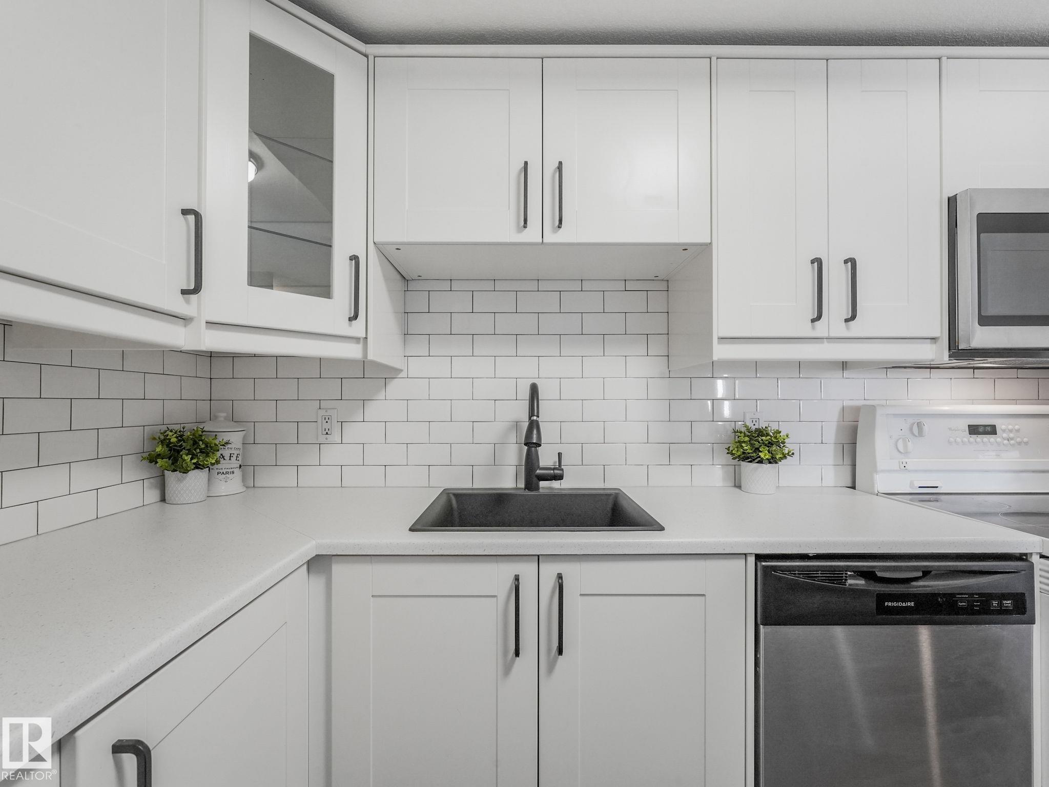 Photo 12 at 1001 - 9929 113 Street NW, Wîhkwêntôwin, Edmonton