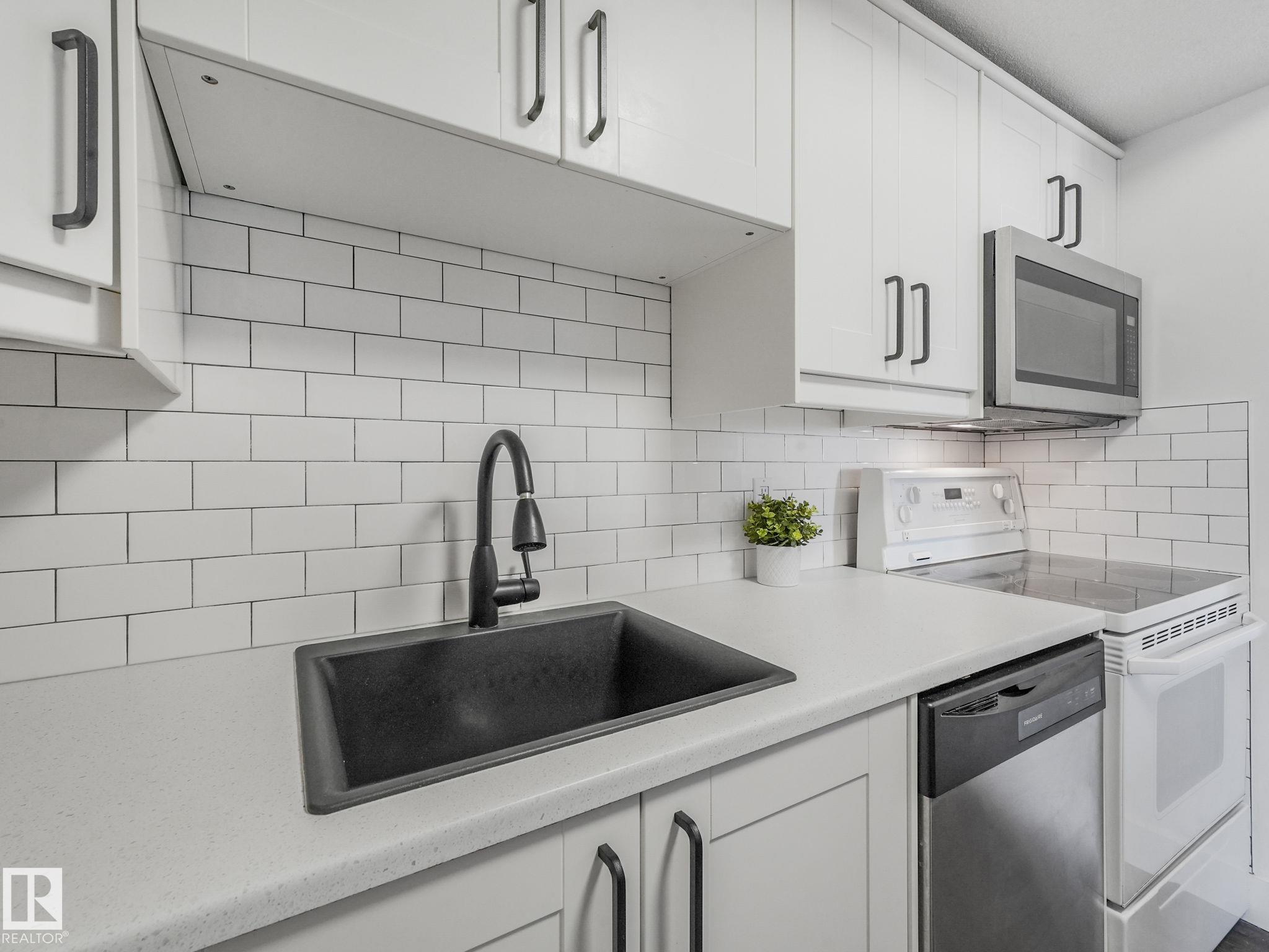 Photo 13 at 1001 - 9929 113 Street NW, Wîhkwêntôwin, Edmonton