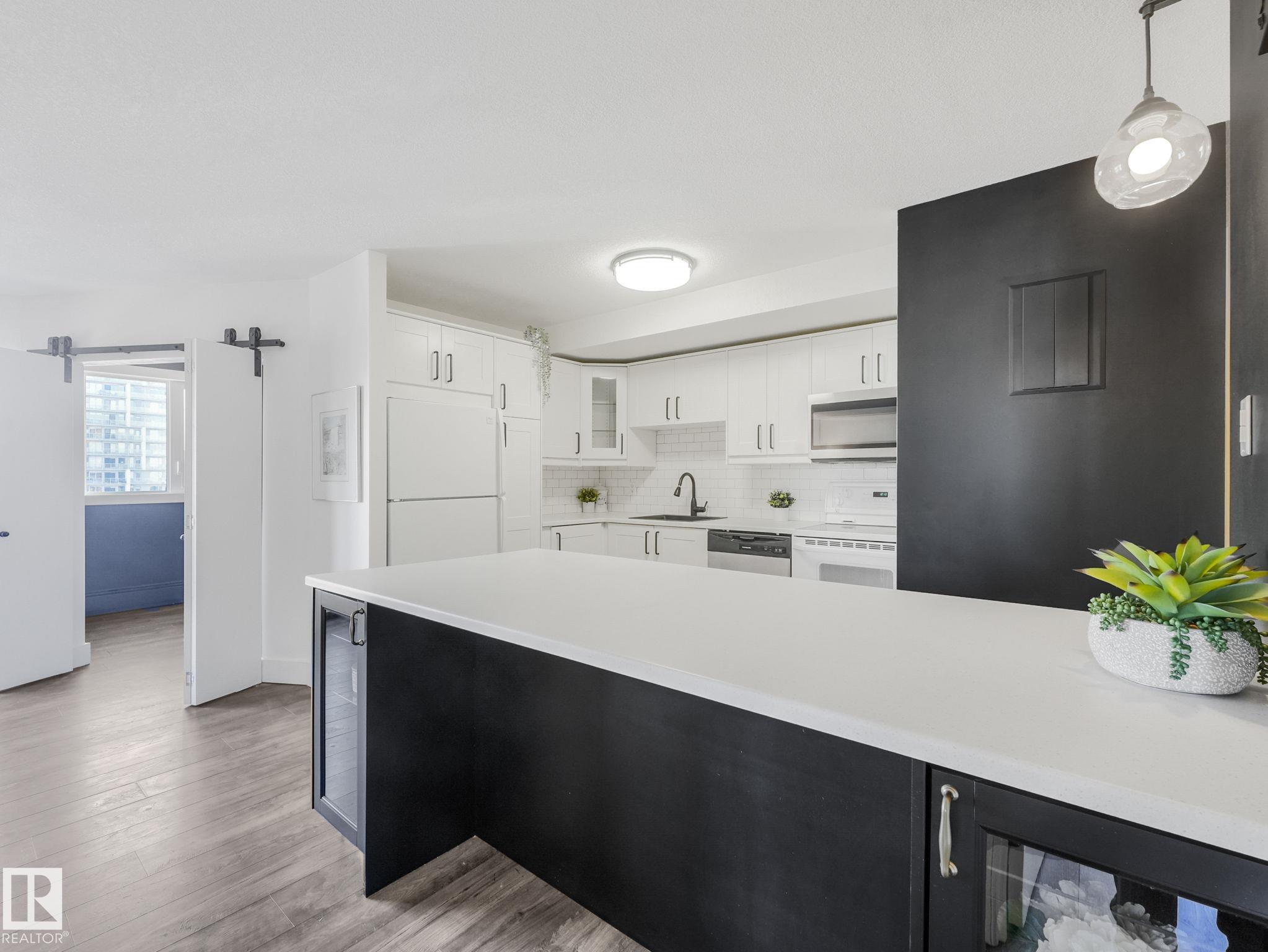 Photo 8 at 1001 - 9929 113 Street NW, Wîhkwêntôwin, Edmonton