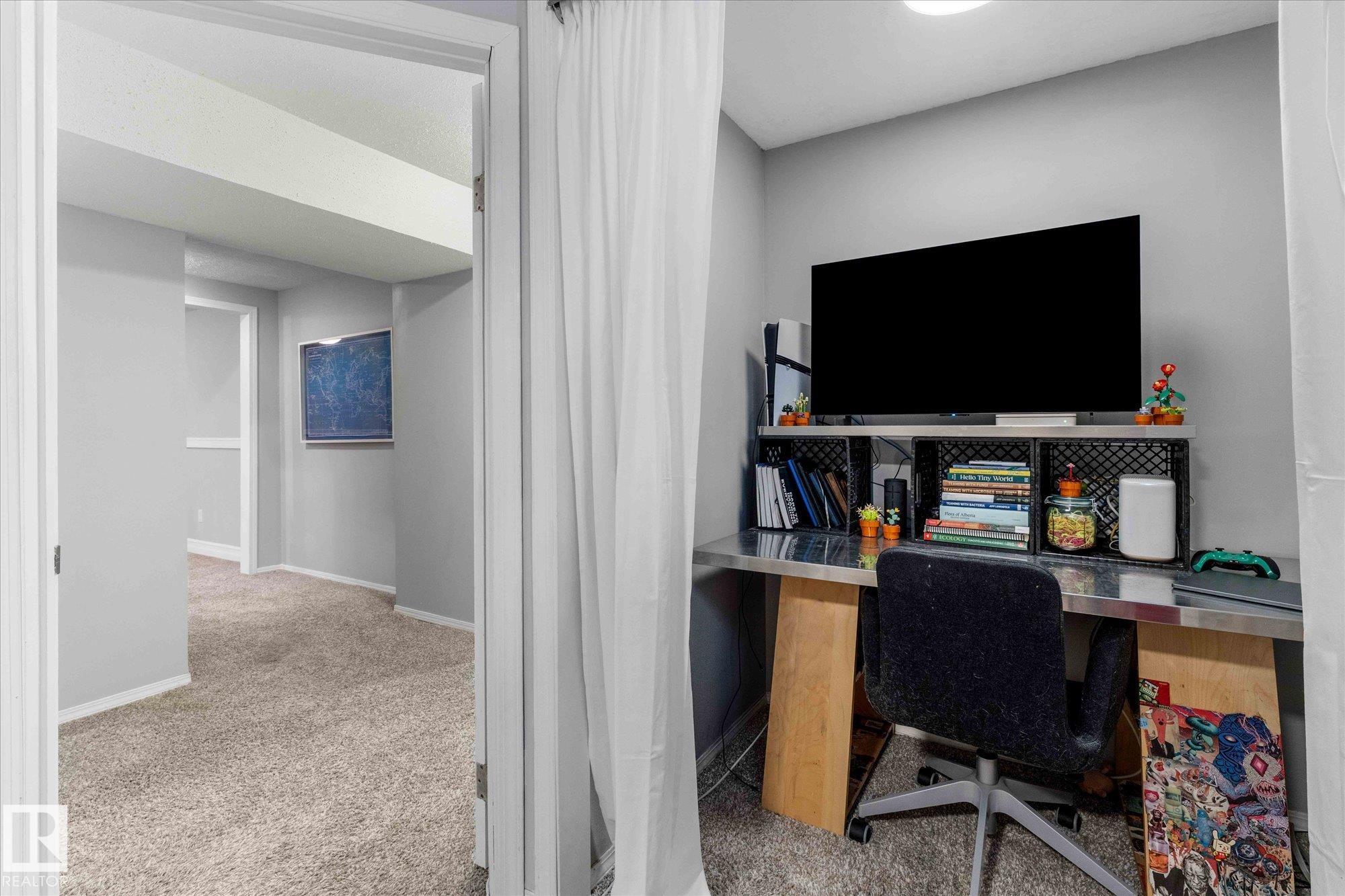 Photo 27 at 17803 94 Street NW, Lago Lindo, Edmonton