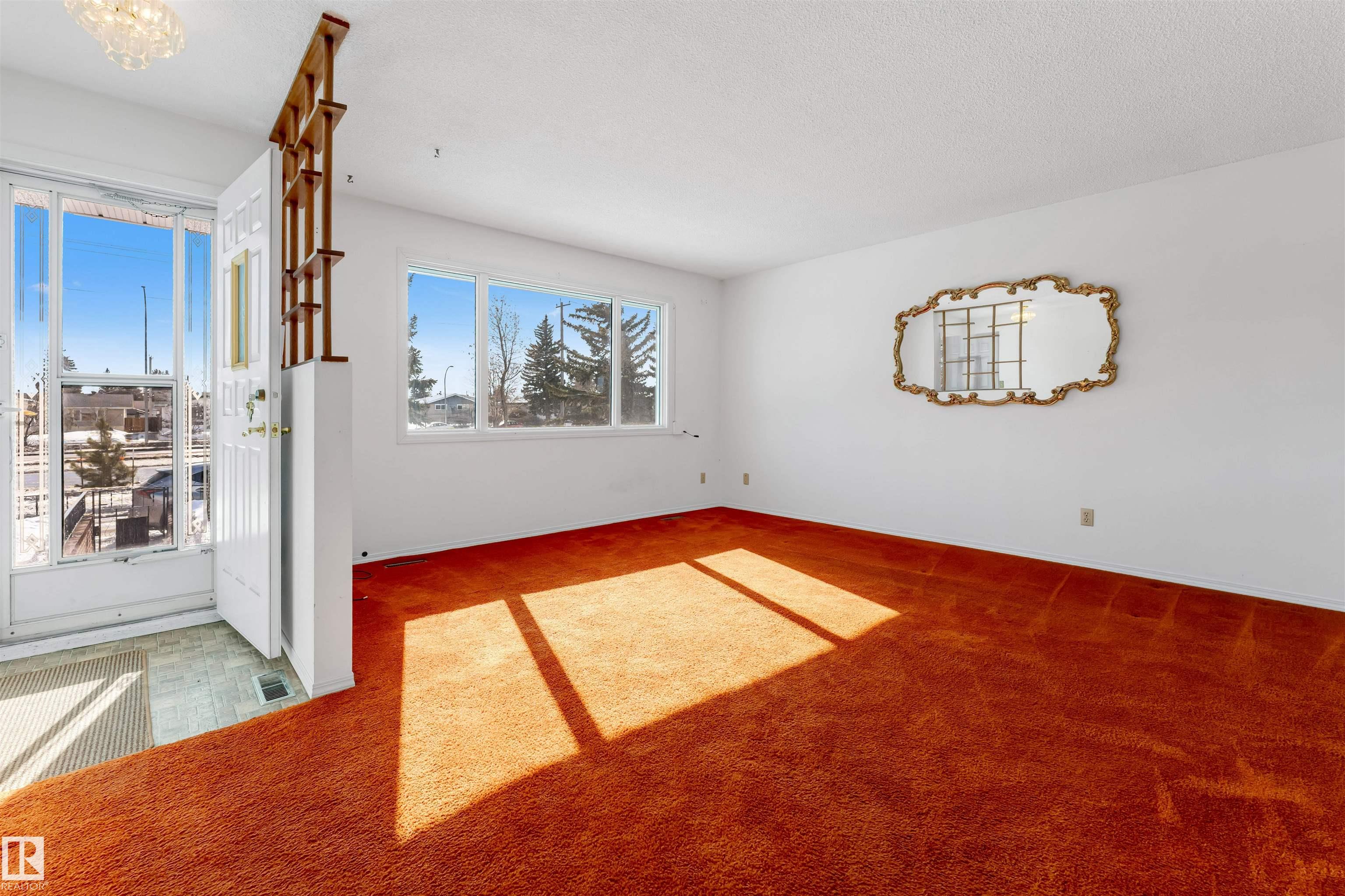 Photo 12 at 8716 137 Avenue NW, Northmount, Edmonton