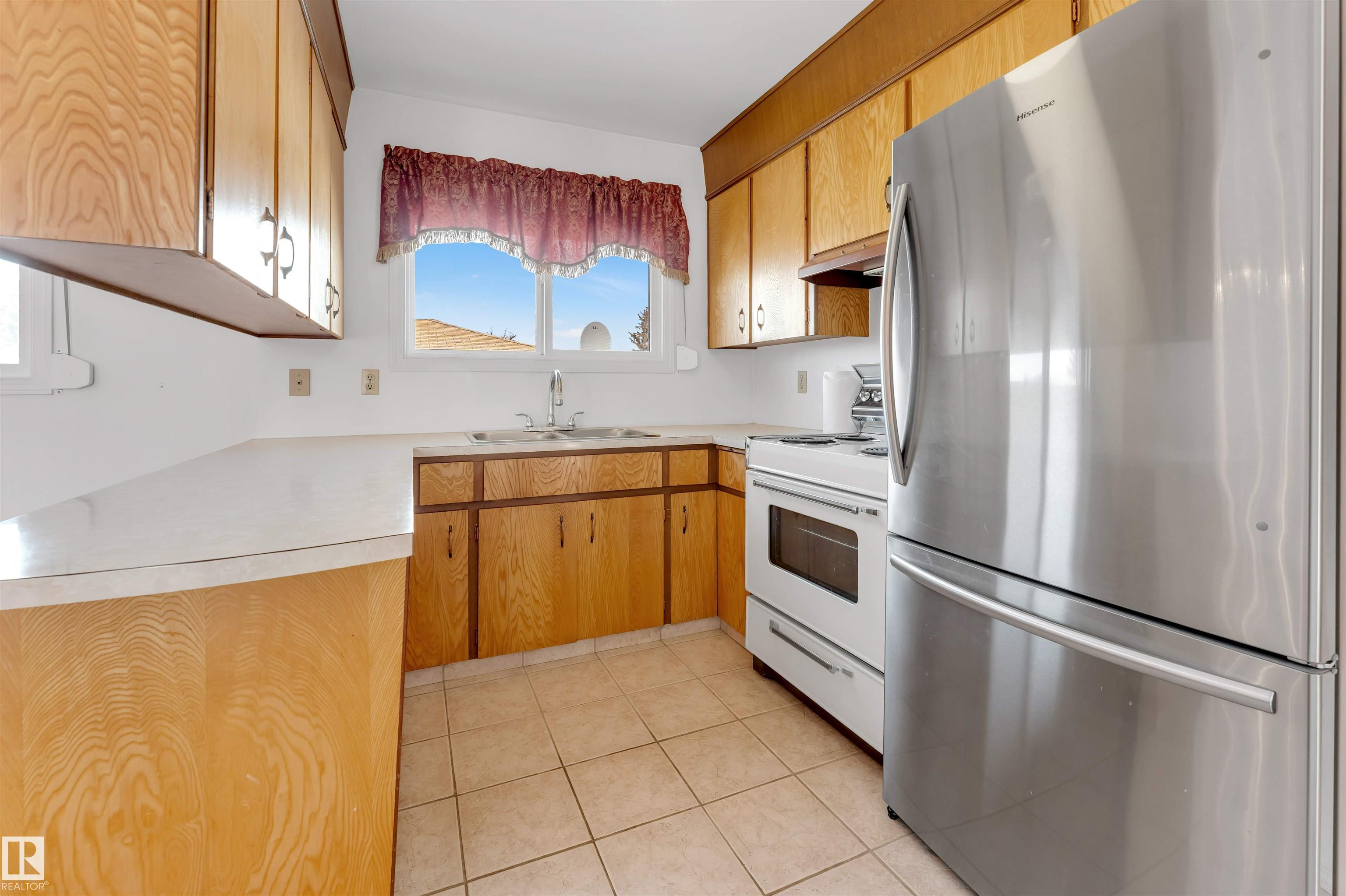 Photo 18 at 8716 137 Avenue NW, Northmount, Edmonton