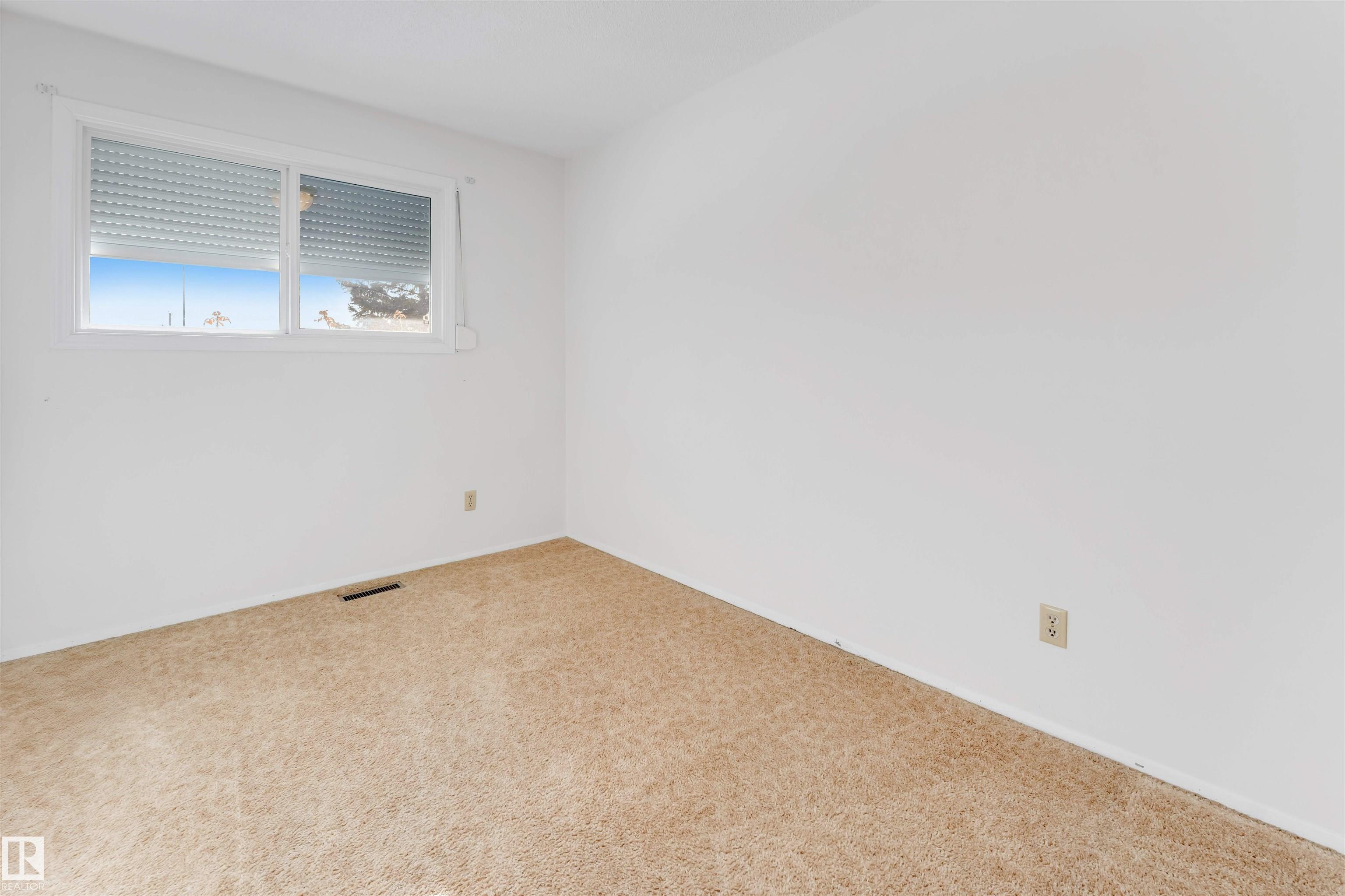 Photo 22 at 8716 137 Avenue NW, Northmount, Edmonton