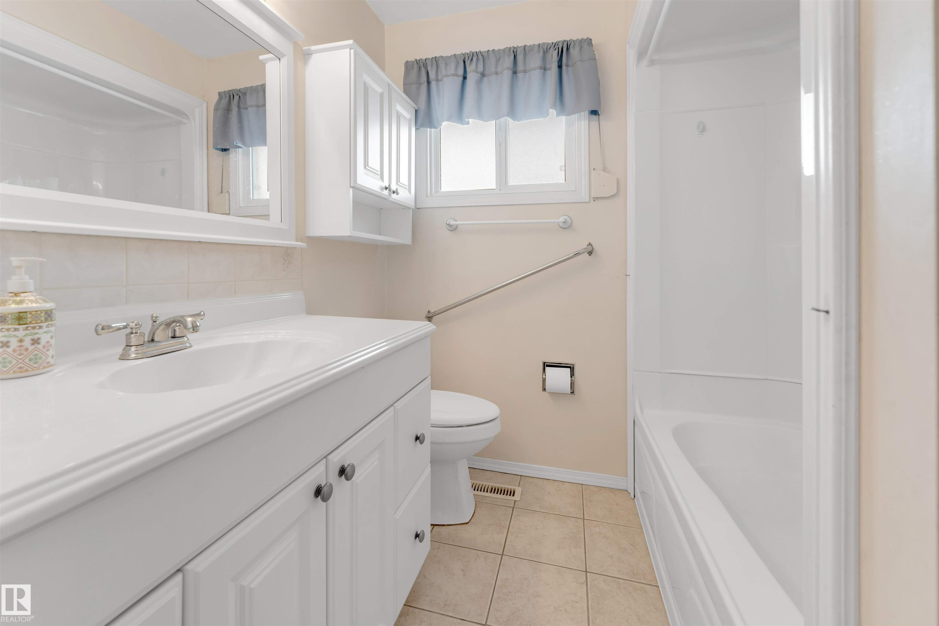 Photo 24 at 8716 137 Avenue NW, Northmount, Edmonton