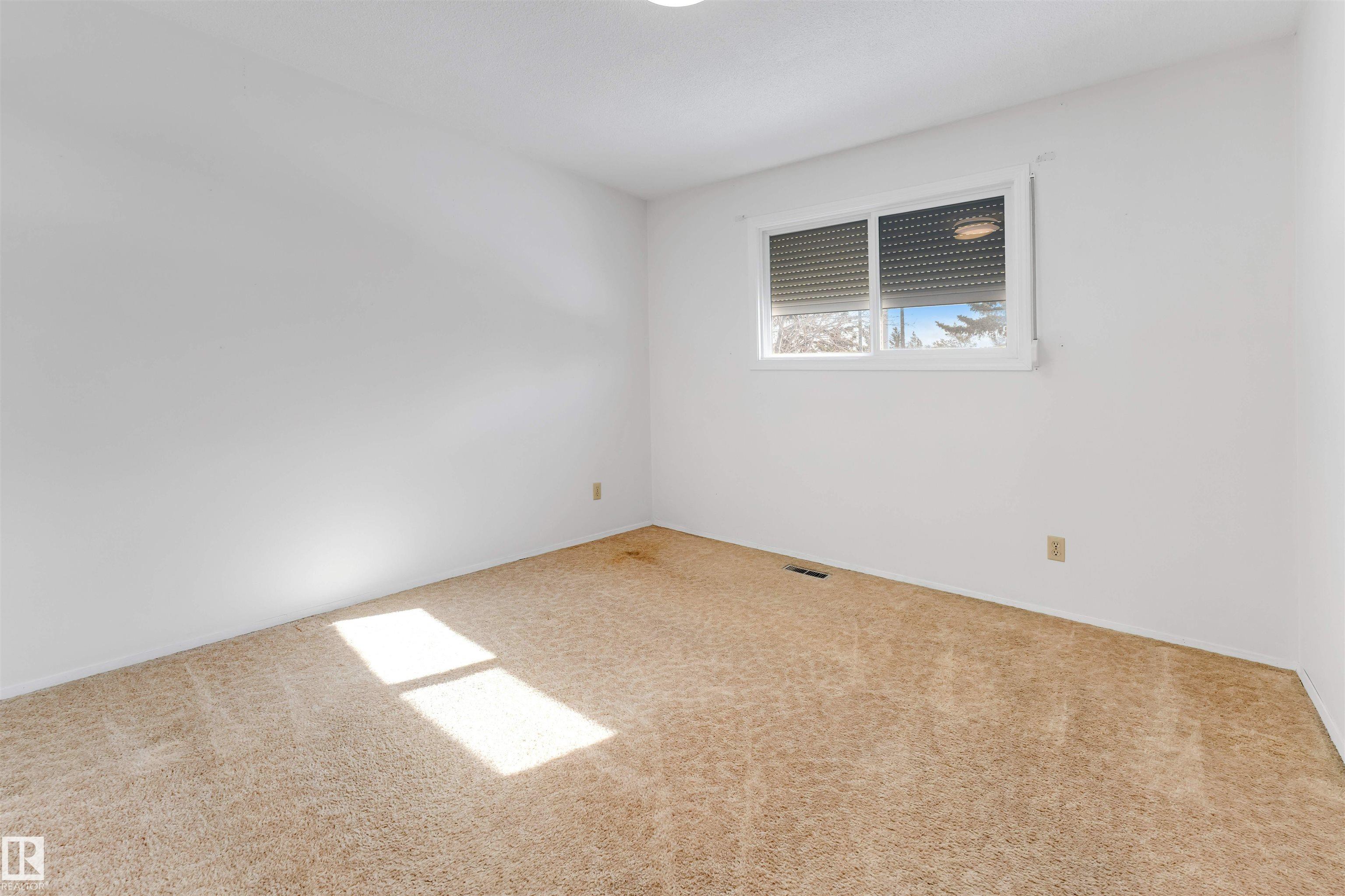 Photo 25 at 8716 137 Avenue NW, Northmount, Edmonton