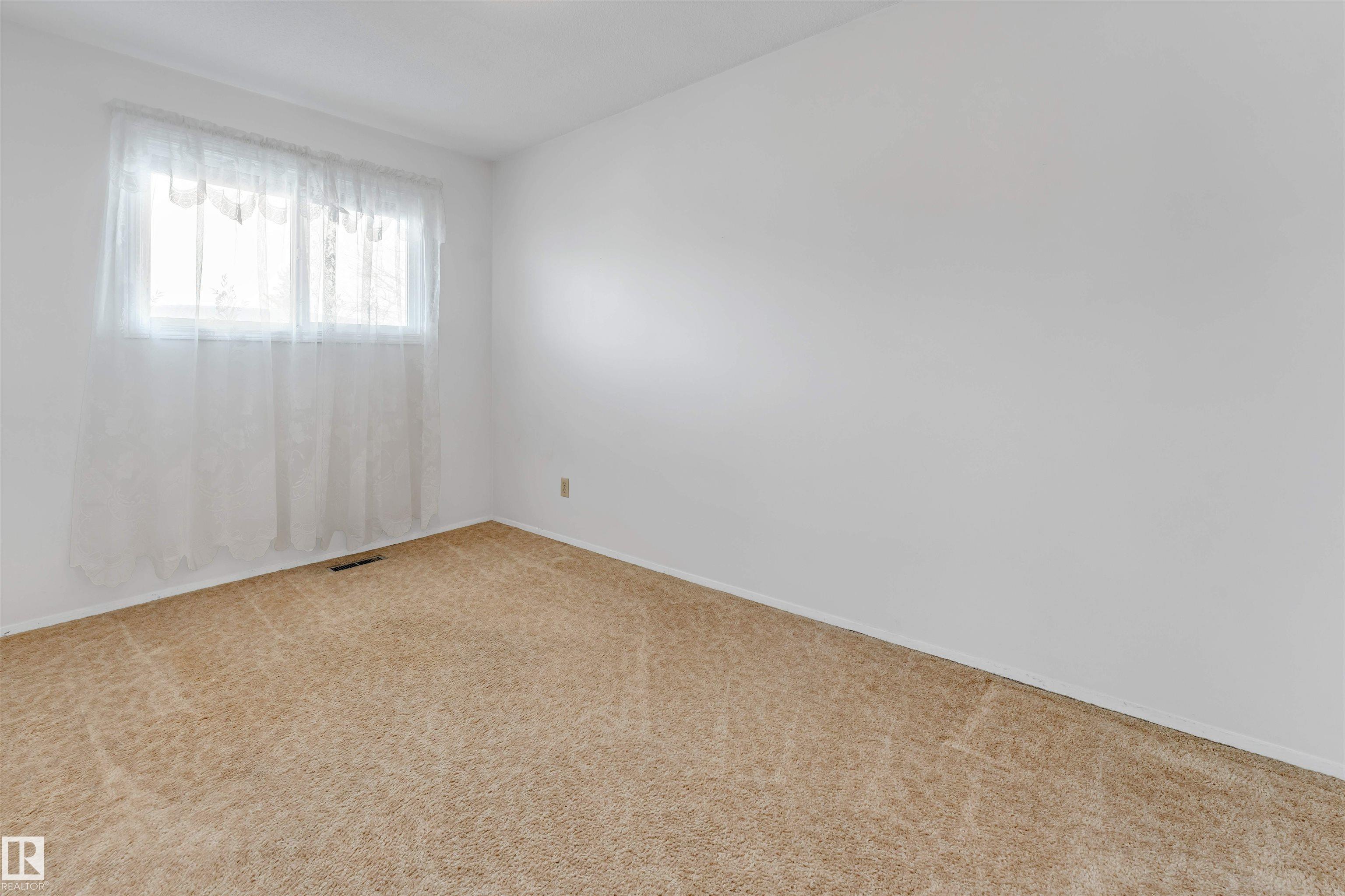 Photo 27 at 8716 137 Avenue NW, Northmount, Edmonton