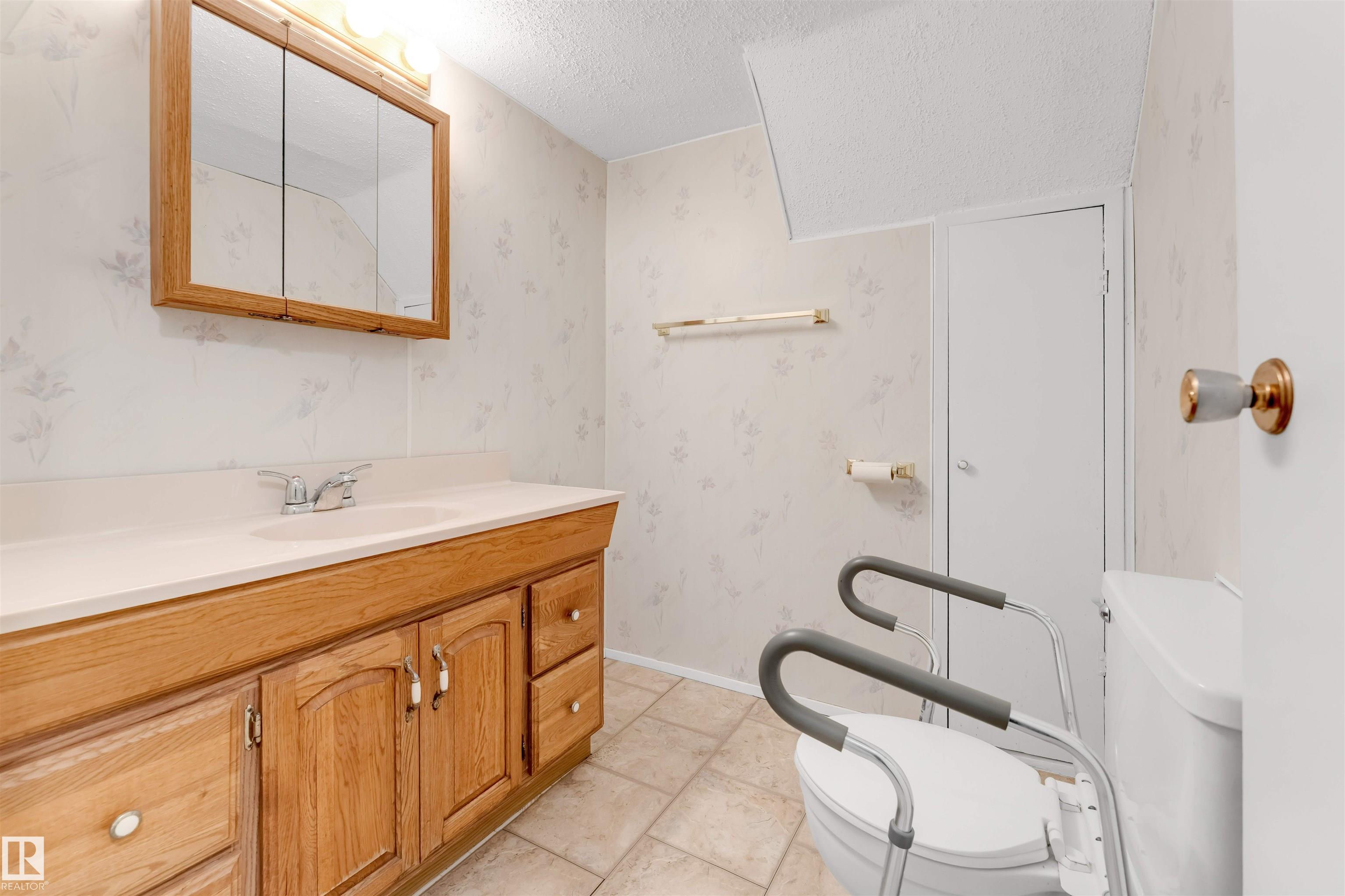 Photo 30 at 8716 137 Avenue NW, Northmount, Edmonton