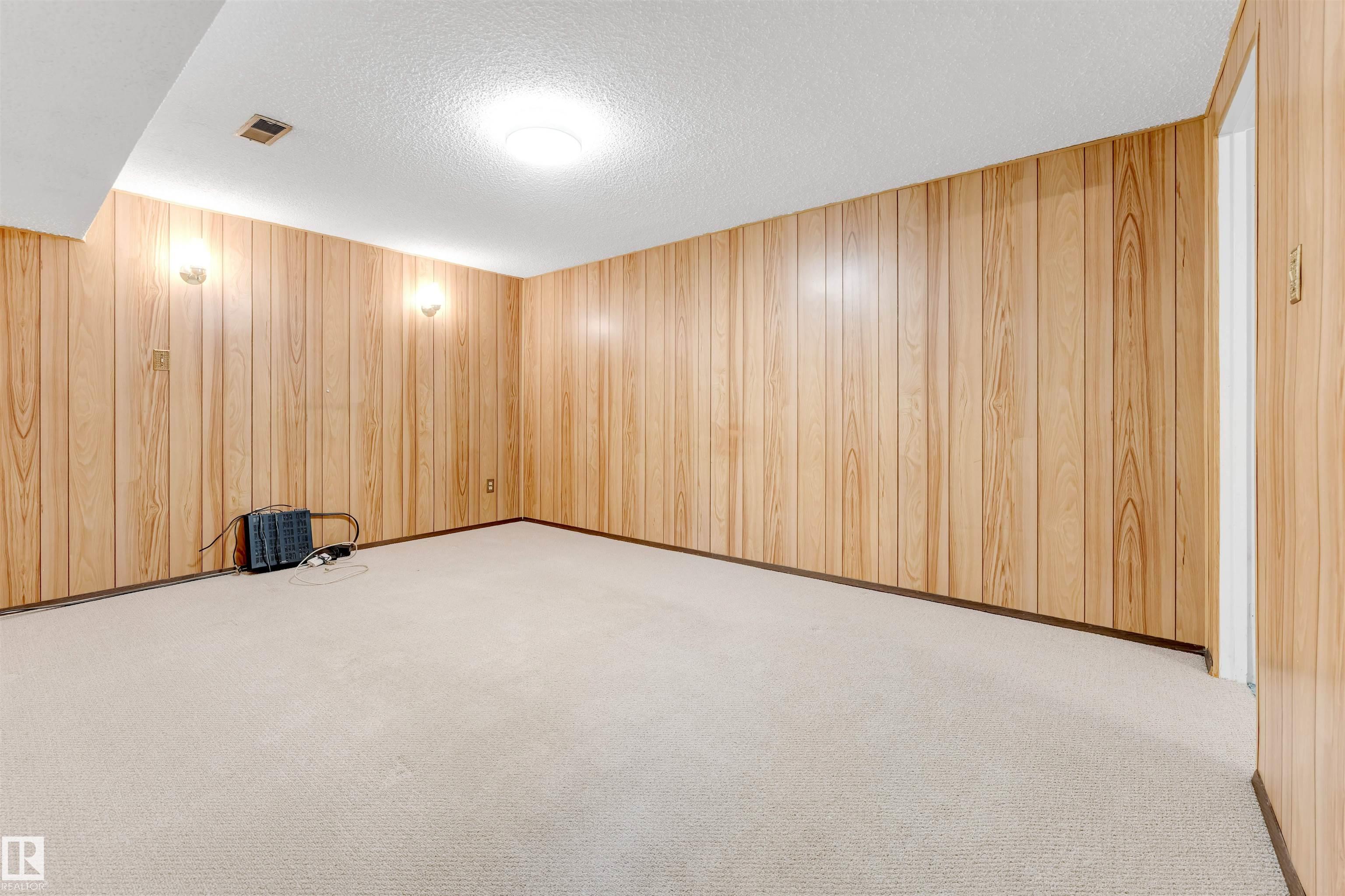 Photo 31 at 8716 137 Avenue NW, Northmount, Edmonton