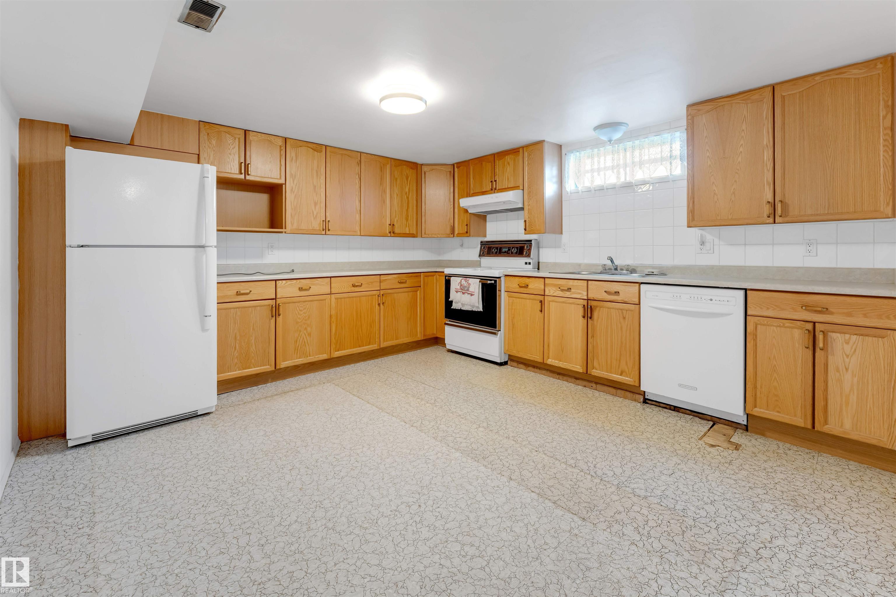 Photo 35 at 8716 137 Avenue NW, Northmount, Edmonton