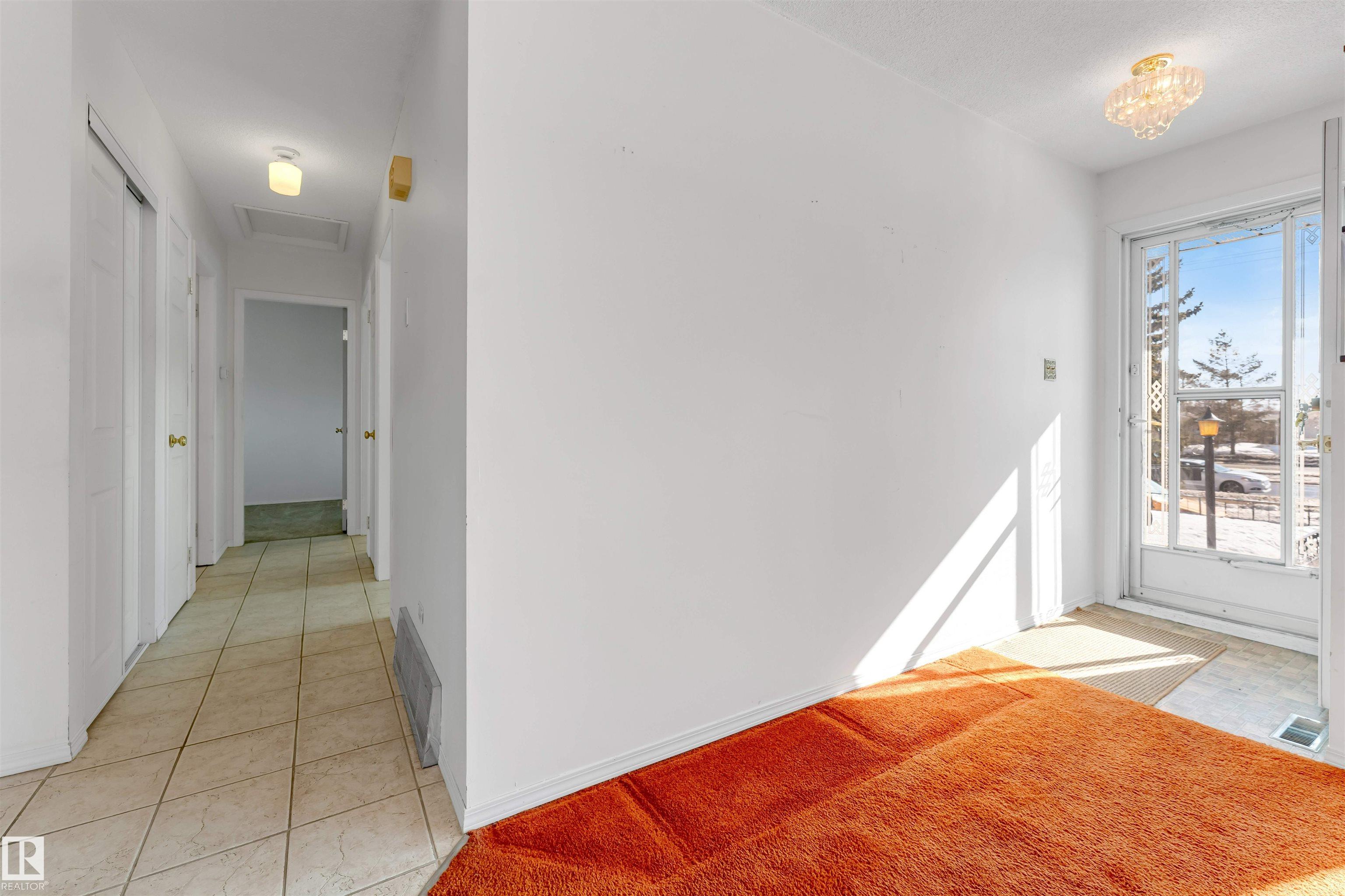 Photo 10 at 8716 137 Avenue NW, Northmount, Edmonton