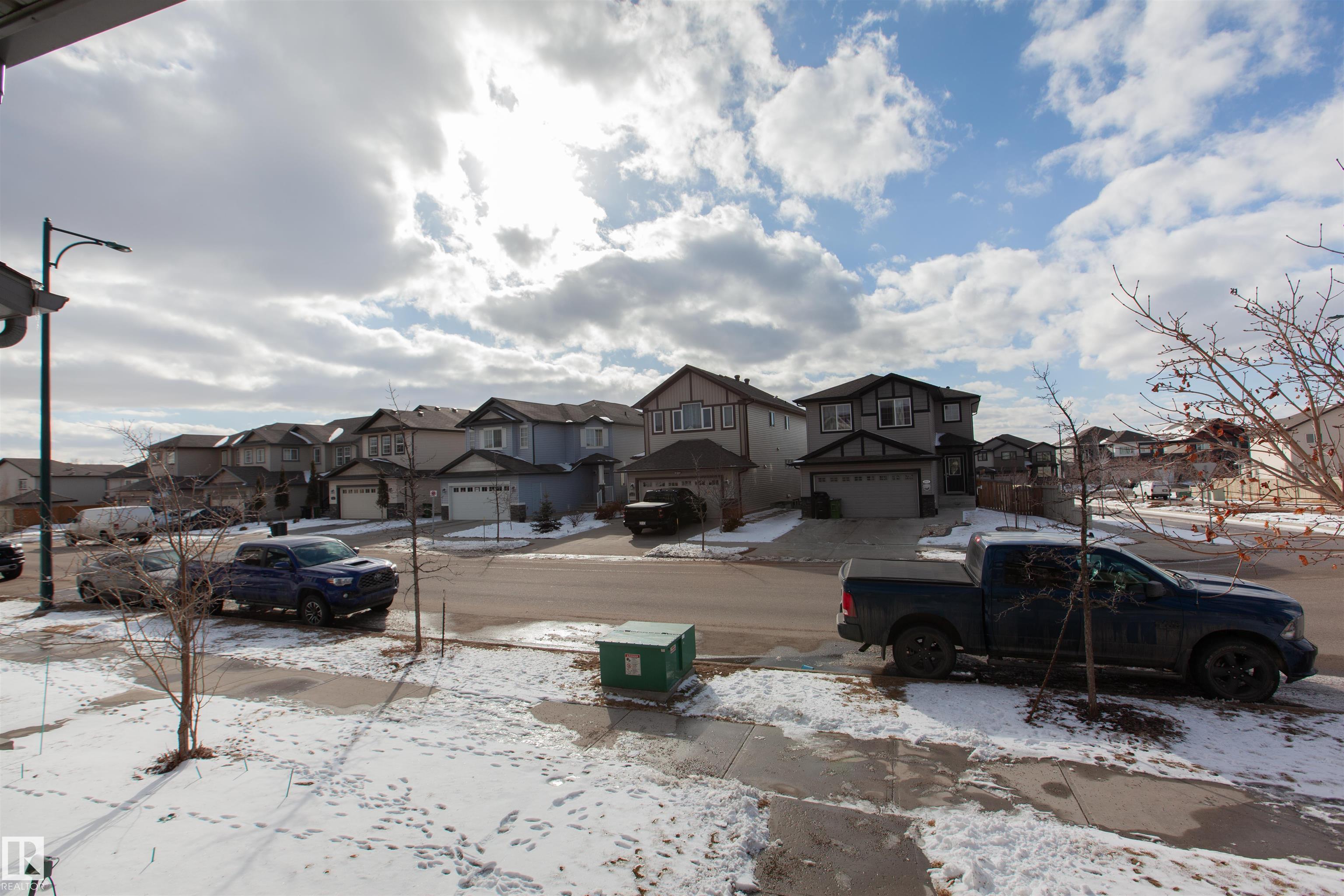 https://zimg.paragon.ice.com/ParagonImages/Property/PM/RAE/225389844/53/0/0/4a53f041f0c8a0e06cb885bb21fe8e50/1/416f4d045c5090c9c7215089fd5e5c37/225389844-342c93f6-4563-4a64-98d9-73ab2175975c.JPG