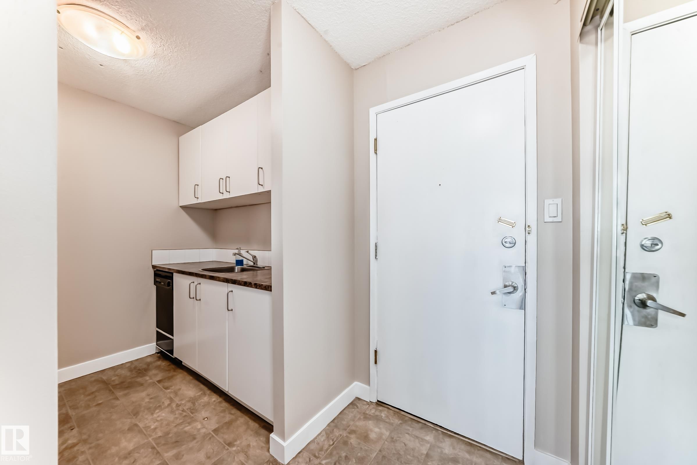 1207 - 10140 120 Street NW, Wîhkwêntôwin, Edmonton