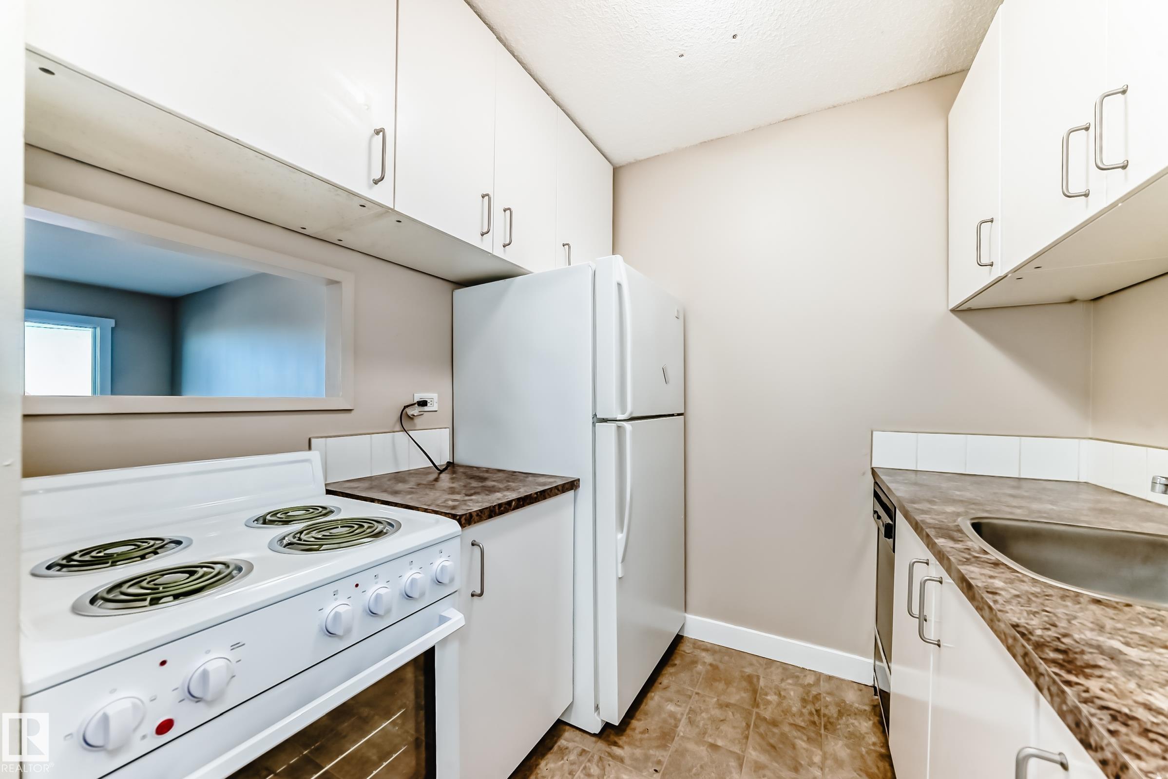 1207 - 10140 120 Street NW, Wîhkwêntôwin, Edmonton