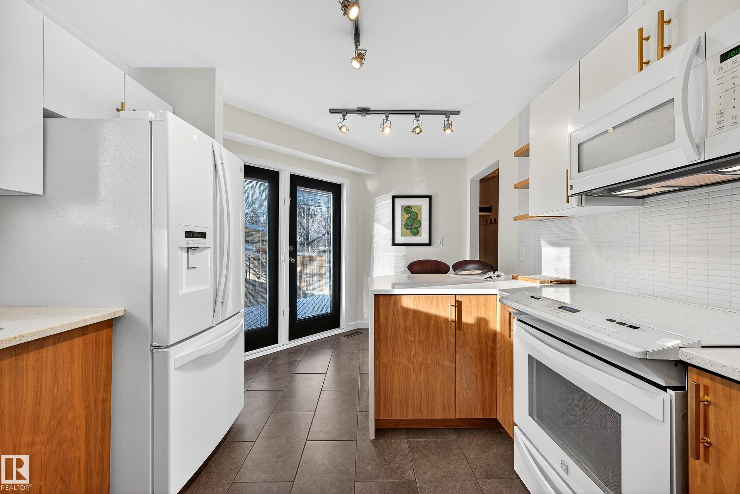https://zimg.paragon.ice.com/ParagonImages/Property/PM/RAE/225389864/17/0/0/bcd5bc892c7330129033aff9a27211e8/1/504ef9455d792c0956ba9ae0211bb2f3/225389864-52D74BEE-13DB-4FE4-A289-D518174DC65C.JPG