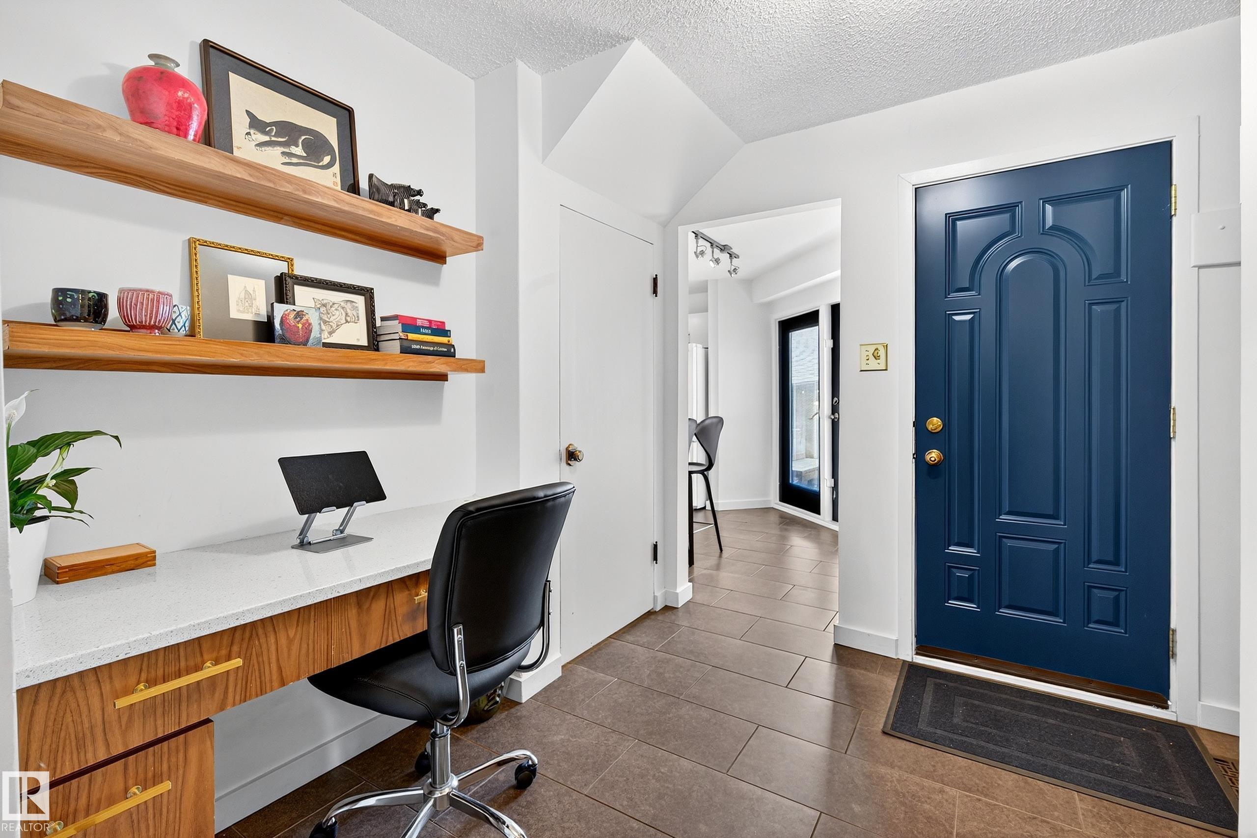 https://zimg.paragon.ice.com/ParagonImages/Property/PM/RAE/225389864/21/0/0/807e19cbc24f6a00651b2a0782524bab/1/504ef9455d792c0956ba9ae0211bb2f3/225389864-5E0FF5F4-EA58-4A6C-BA10-EB3512864D4B.JPG