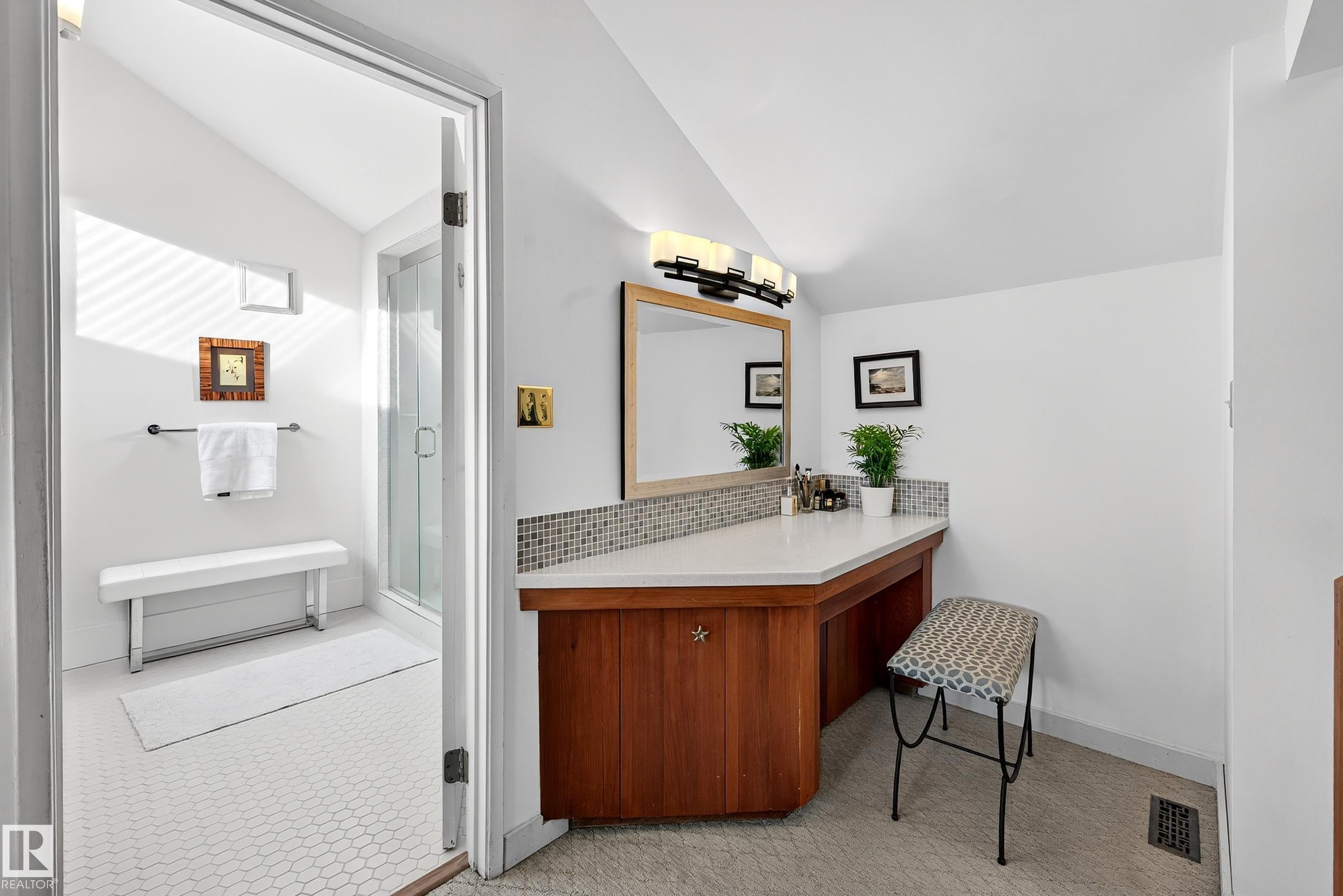 https://zimg.paragon.ice.com/ParagonImages/Property/PM/RAE/225389864/32/0/0/3dd835ded865d8460568cde8bb589e6d/1/504ef9455d792c0956ba9ae0211bb2f3/225389864-BB46799B-16DB-4943-9782-99FFC8C810A9.JPG