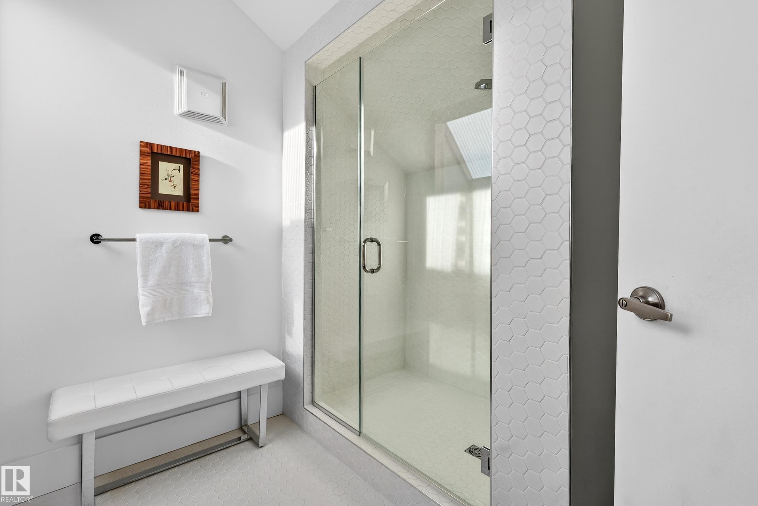 https://zimg.paragon.ice.com/ParagonImages/Property/PM/RAE/225389864/37/0/0/6b40354104ab0cb1ee3c121cd8196692/1/504ef9455d792c0956ba9ae0211bb2f3/225389864-1C962C08-E8FC-48D4-A6F4-71EC452453D9.JPG