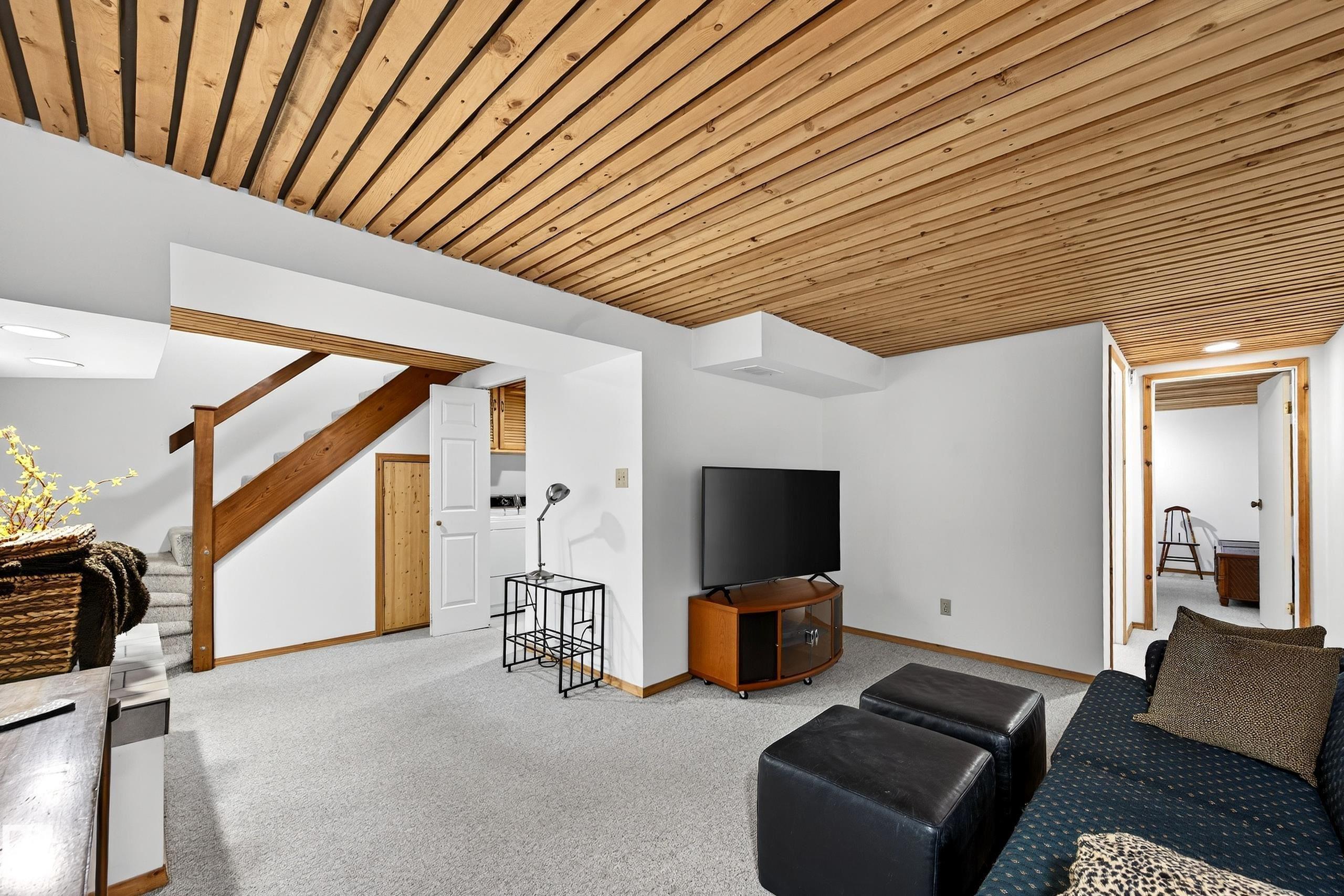 https://zimg.paragon.ice.com/ParagonImages/Property/PM/RAE/225389864/41/0/0/a4fdd80ac26609d0f71552bd4c459d62/1/504ef9455d792c0956ba9ae0211bb2f3/225389864-F8073CEA-B932-4DB9-BF23-806F56BBA99E.JPG