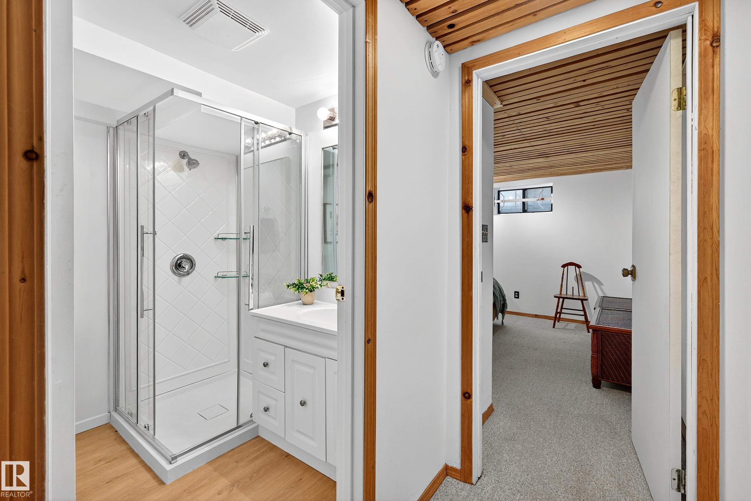 https://zimg.paragon.ice.com/ParagonImages/Property/PM/RAE/225389864/43/0/0/99b9d2e000a88a19c4840529e53829a8/1/504ef9455d792c0956ba9ae0211bb2f3/225389864-00F75071-356E-4E5A-BFA6-7D11A1C6A4BF.JPG