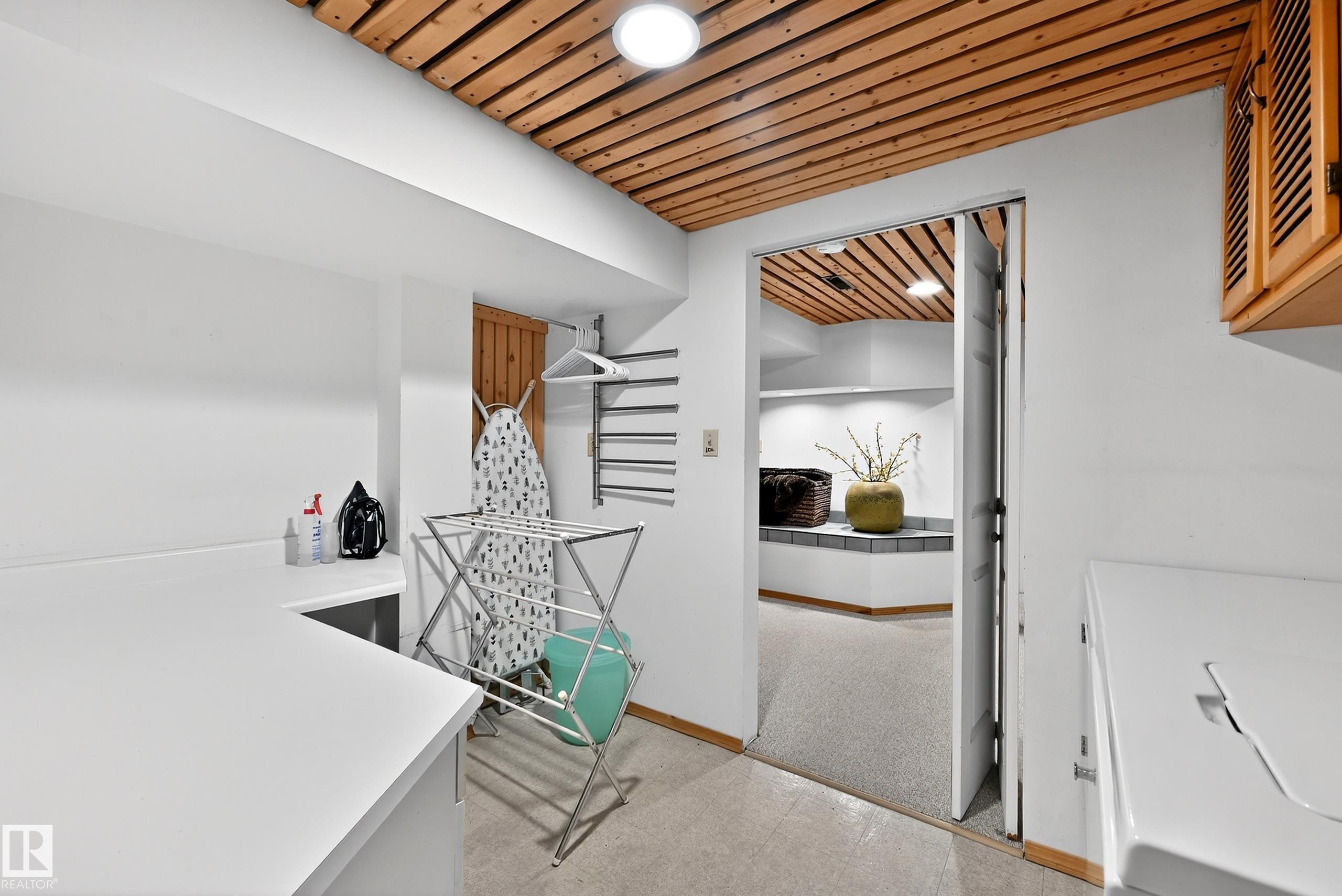 https://zimg.paragon.ice.com/ParagonImages/Property/PM/RAE/225389864/49/0/0/cf50b4e624e9bc32bbc70d4238d66c15/1/504ef9455d792c0956ba9ae0211bb2f3/225389864-0E54B9BC-D30D-445F-9B91-07081783491A.JPG