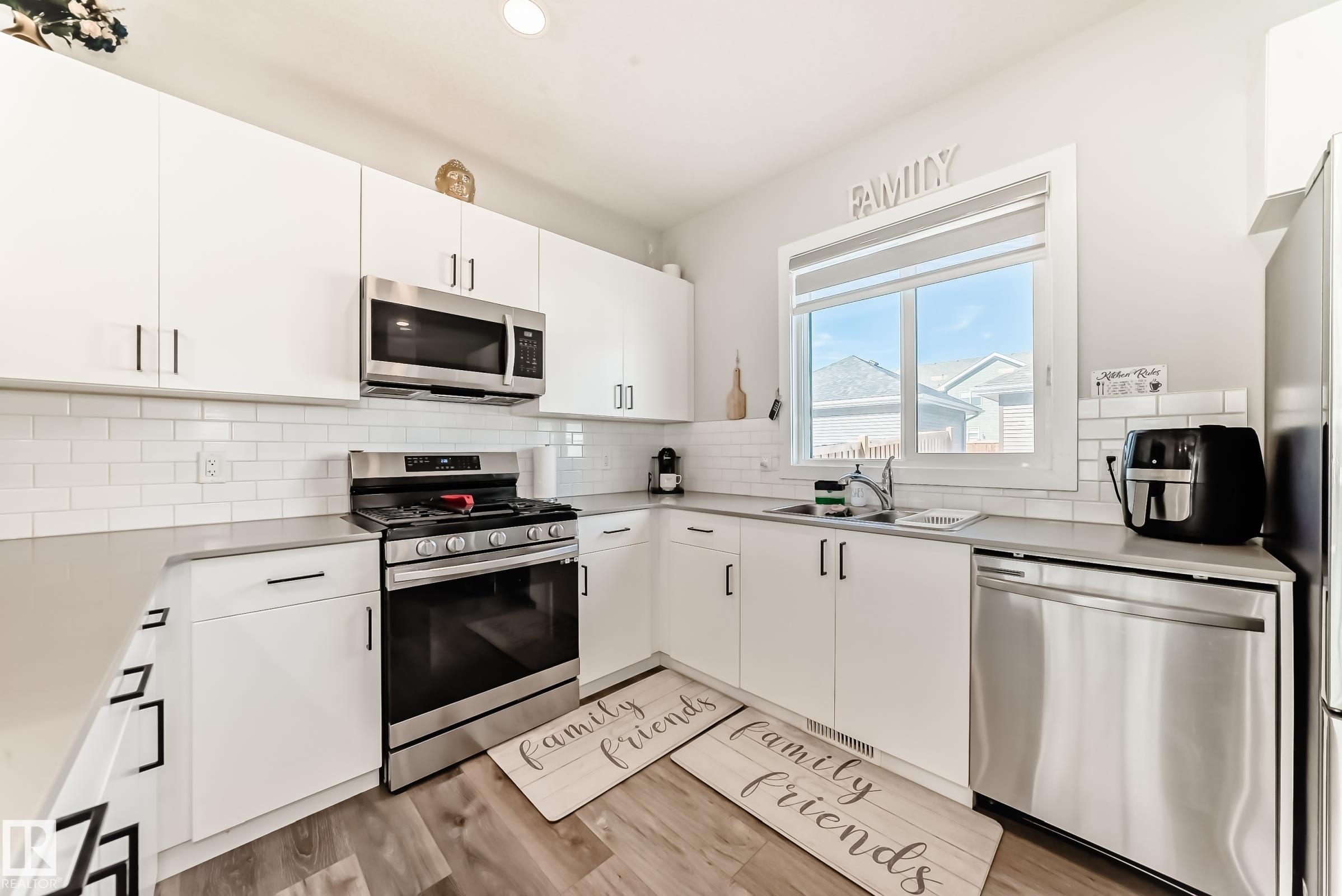 Photo 9 at 572 Glenridding Ravine Drive SW, Glenridding Ravine, Edmonton