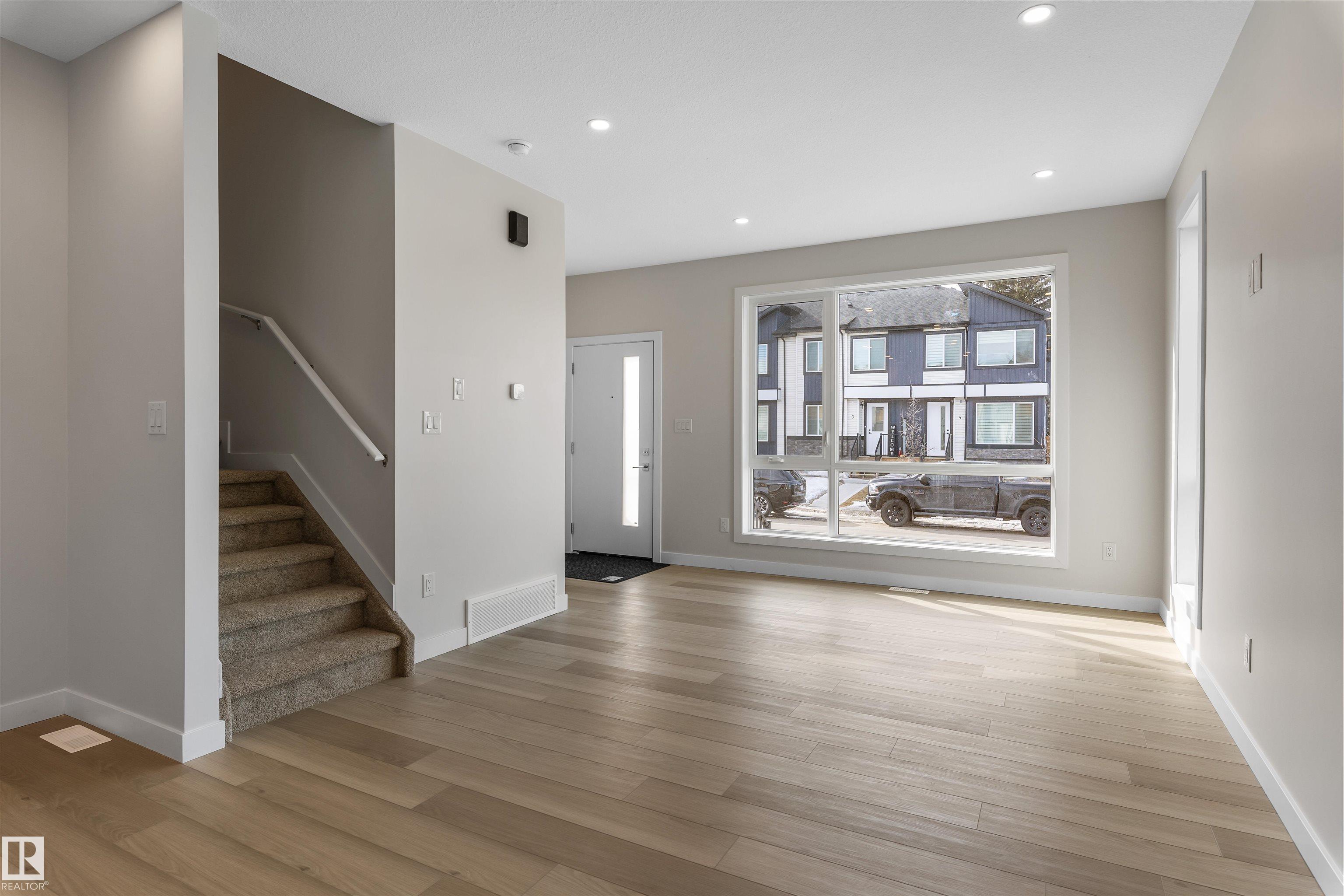 Photo 11 at 10011 162 Street NW, Glenwood, Edmonton