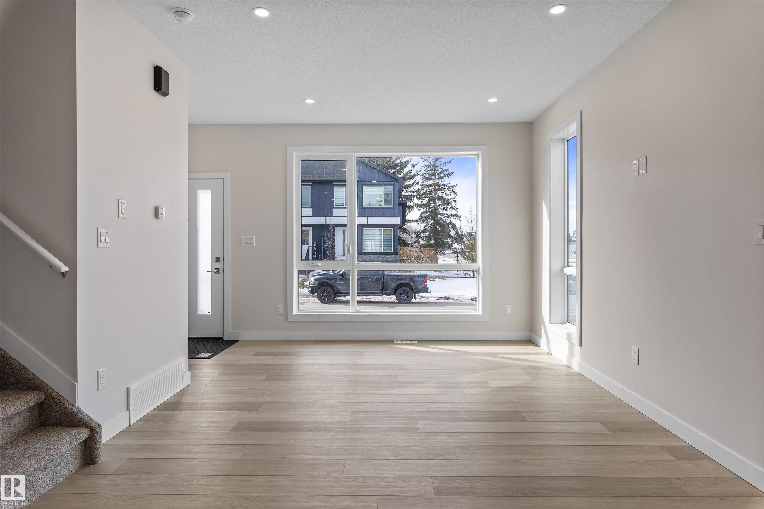 Photo 12 at 10011 162 Street NW, Glenwood, Edmonton