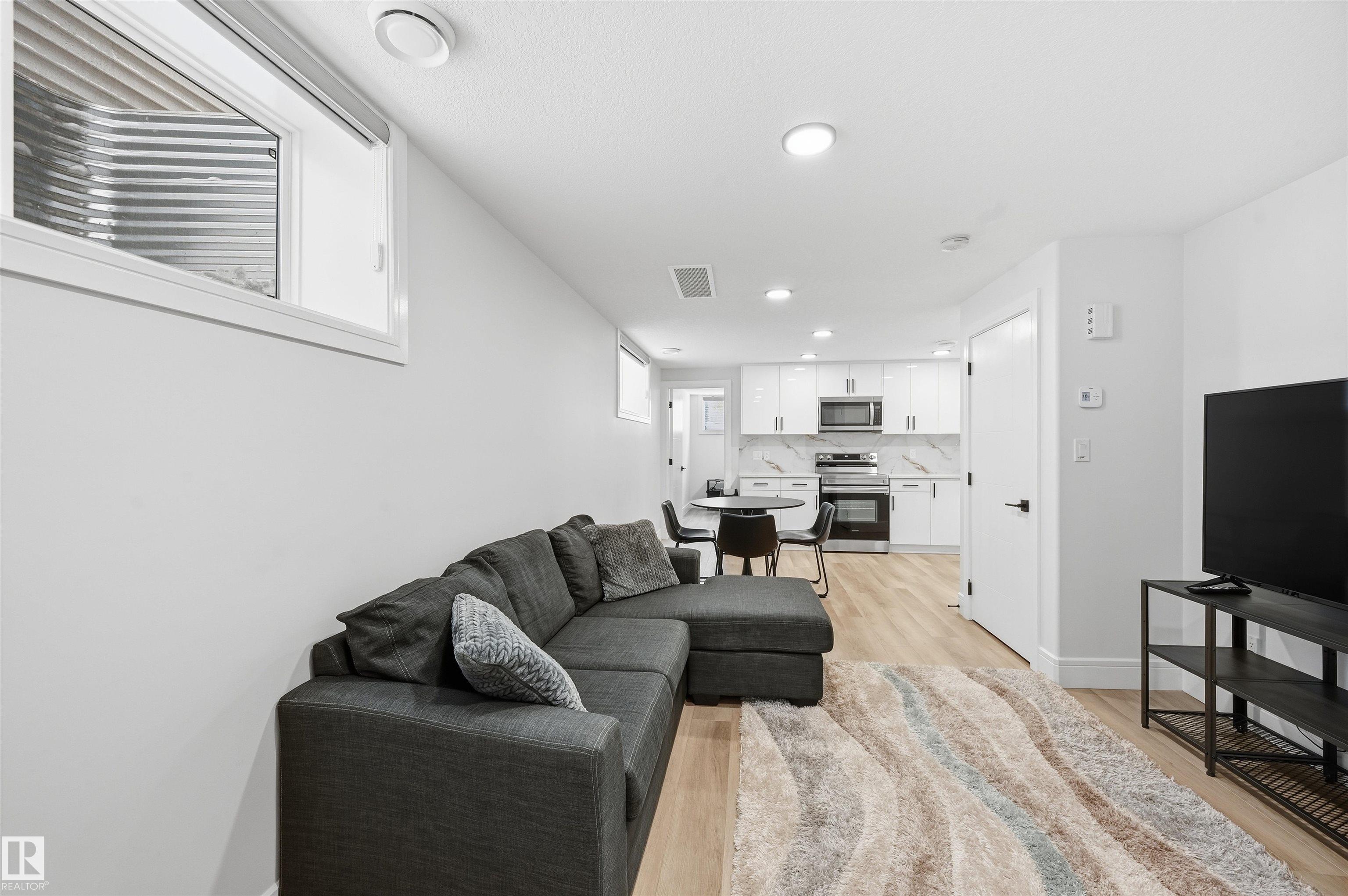 Photo 38 at 10907 151 Street NW, High Park, Edmonton