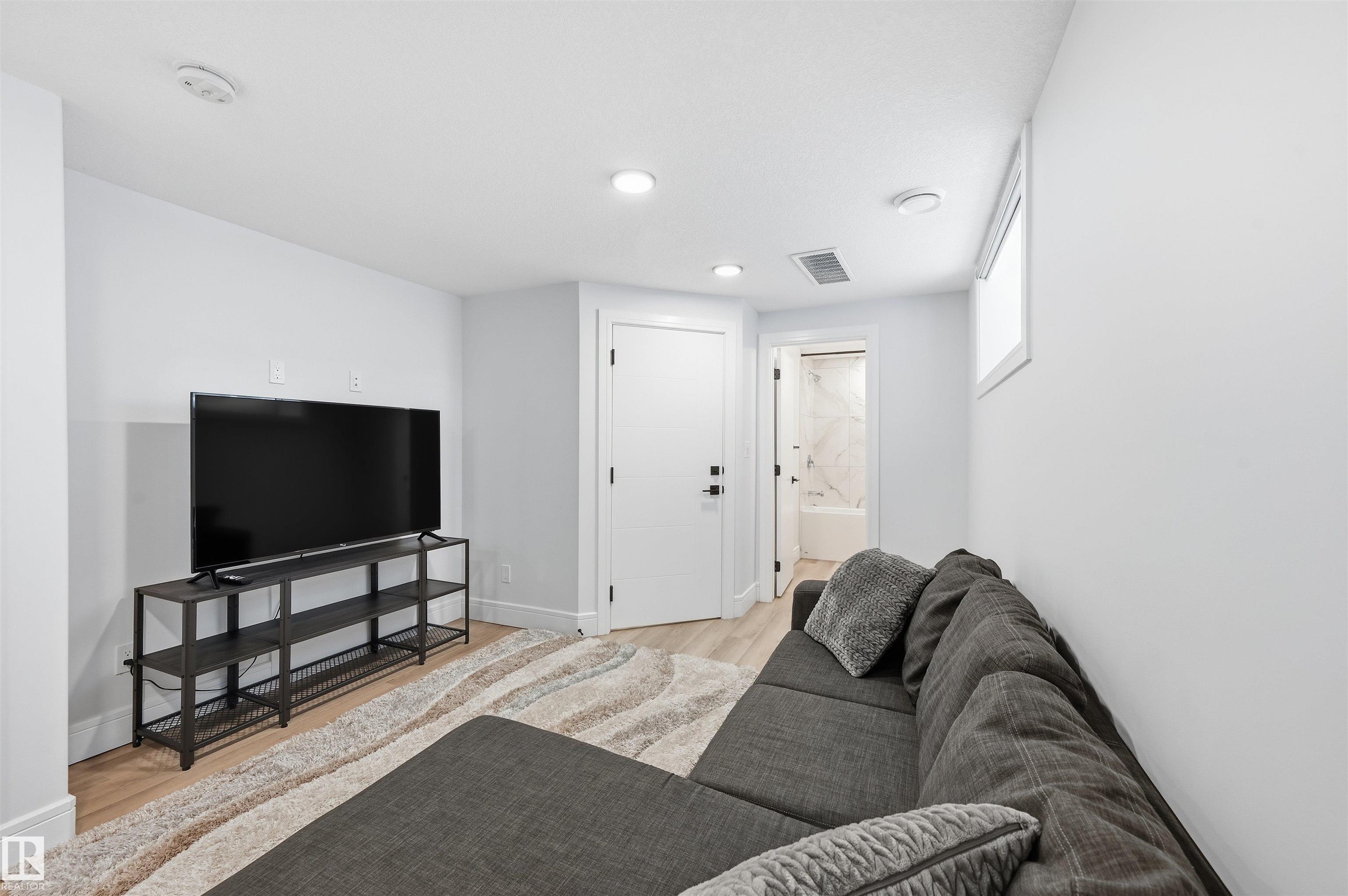 Photo 40 at 10907 151 Street NW, High Park, Edmonton