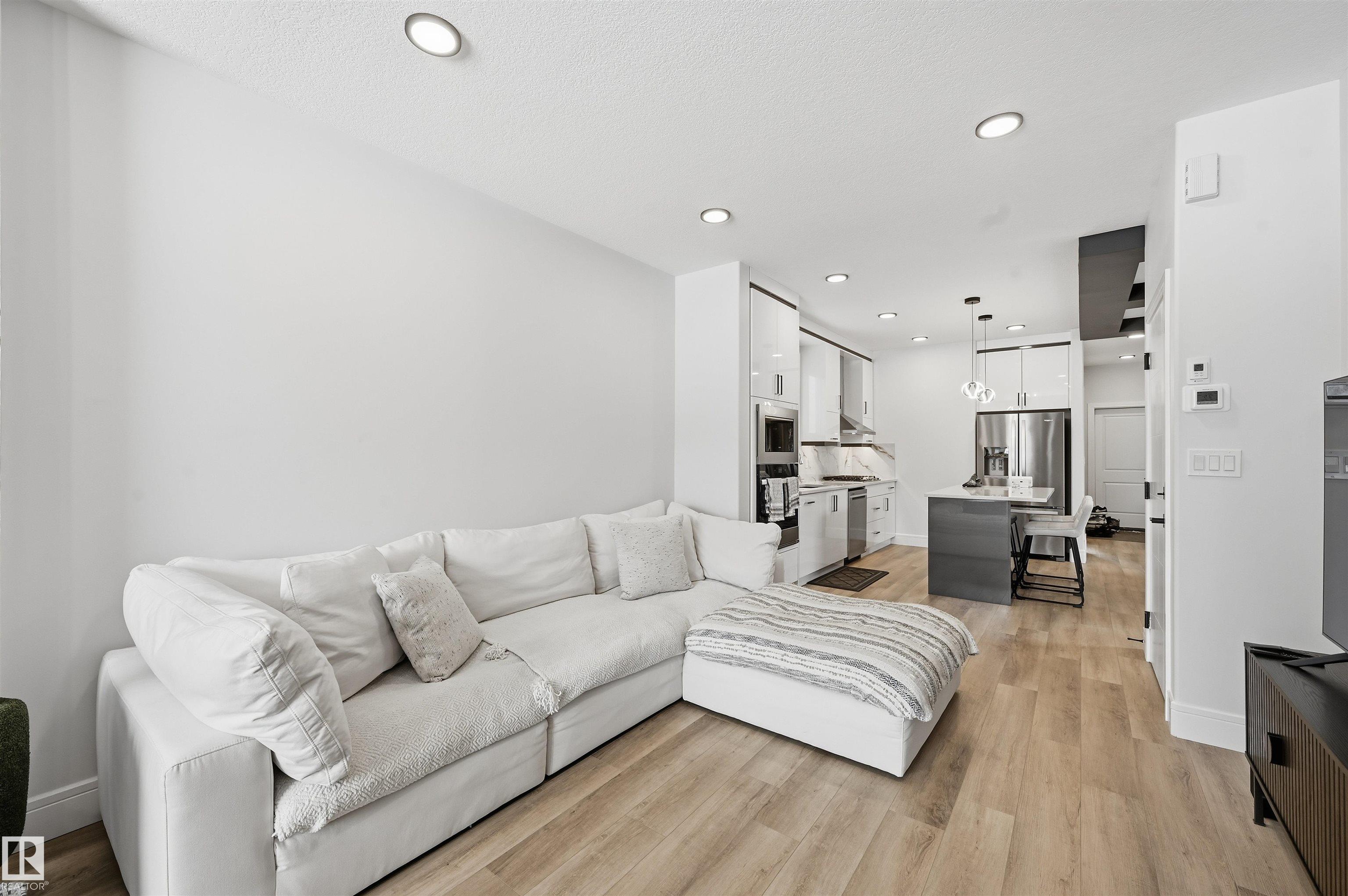 Photo 7 at 10907 151 Street NW, High Park, Edmonton