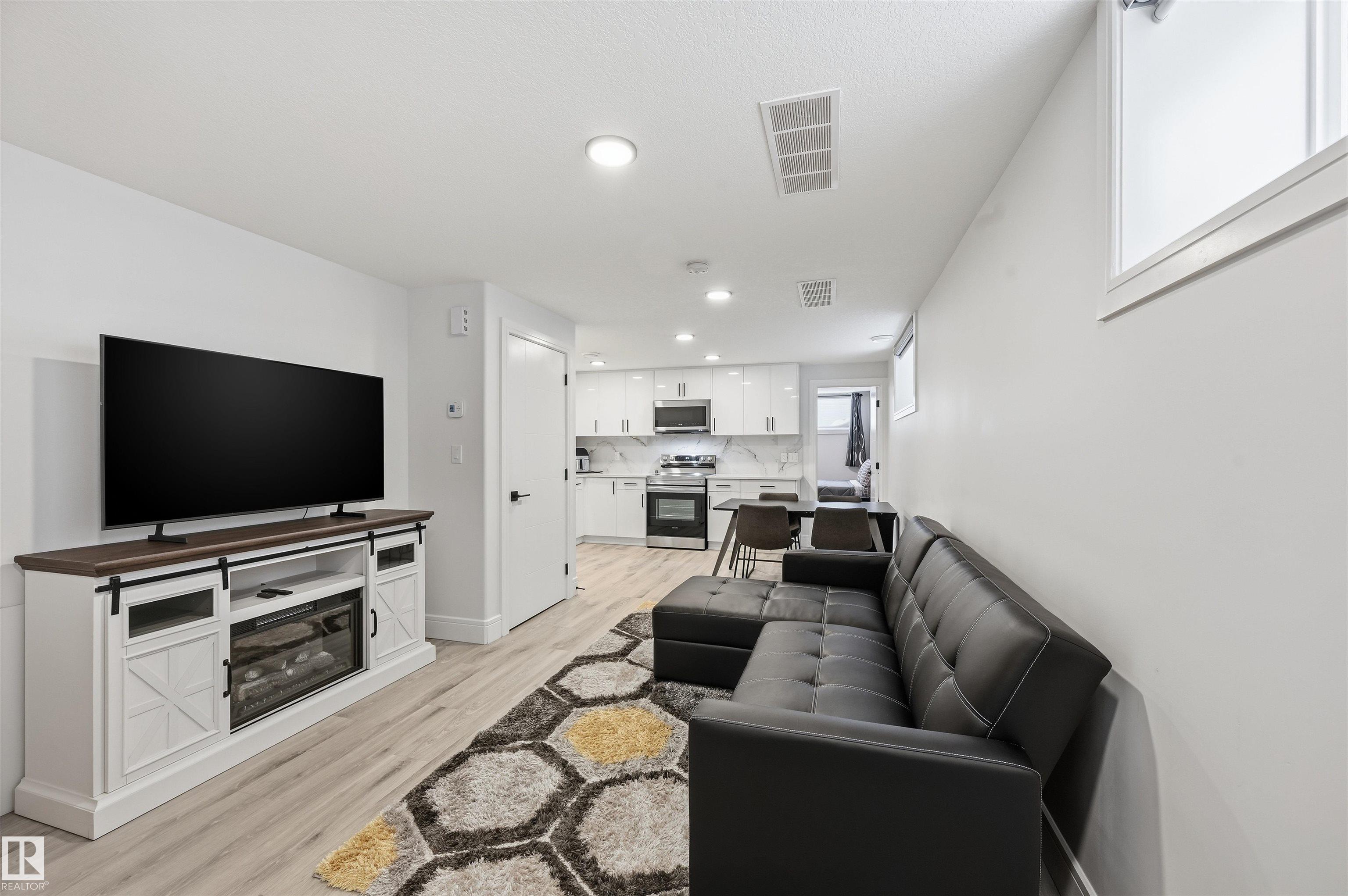 Photo 37 at 10909 151 Street NW, High Park, Edmonton