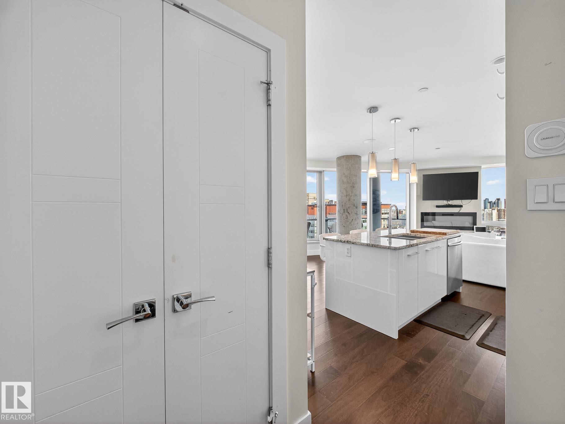 Photo 6 at 1401 - 11969 Jasper Avenue NW, Wîhkwêntôwin, Edmonton