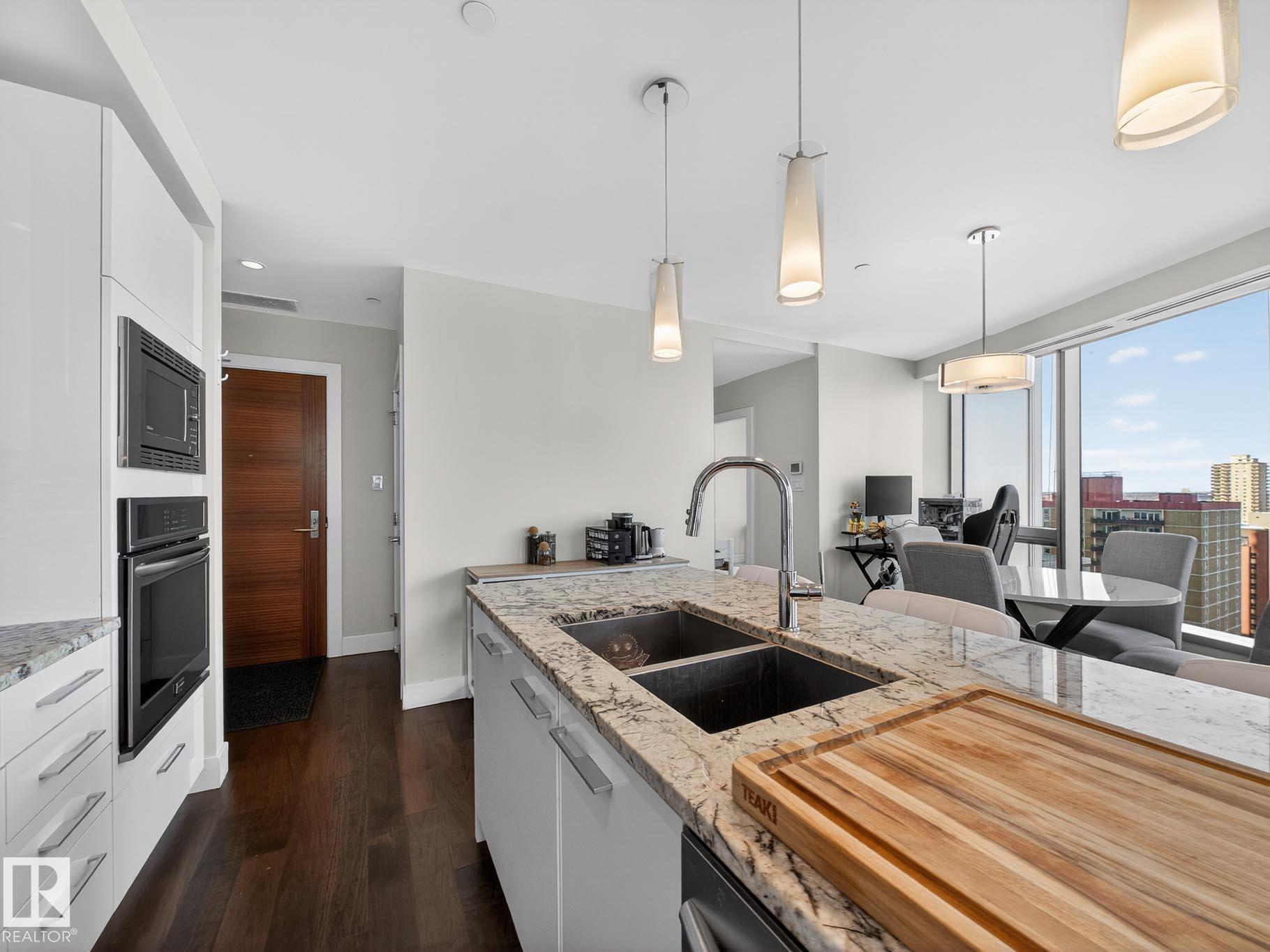 Photo 8 at 1401 - 11969 Jasper Avenue NW, Wîhkwêntôwin, Edmonton