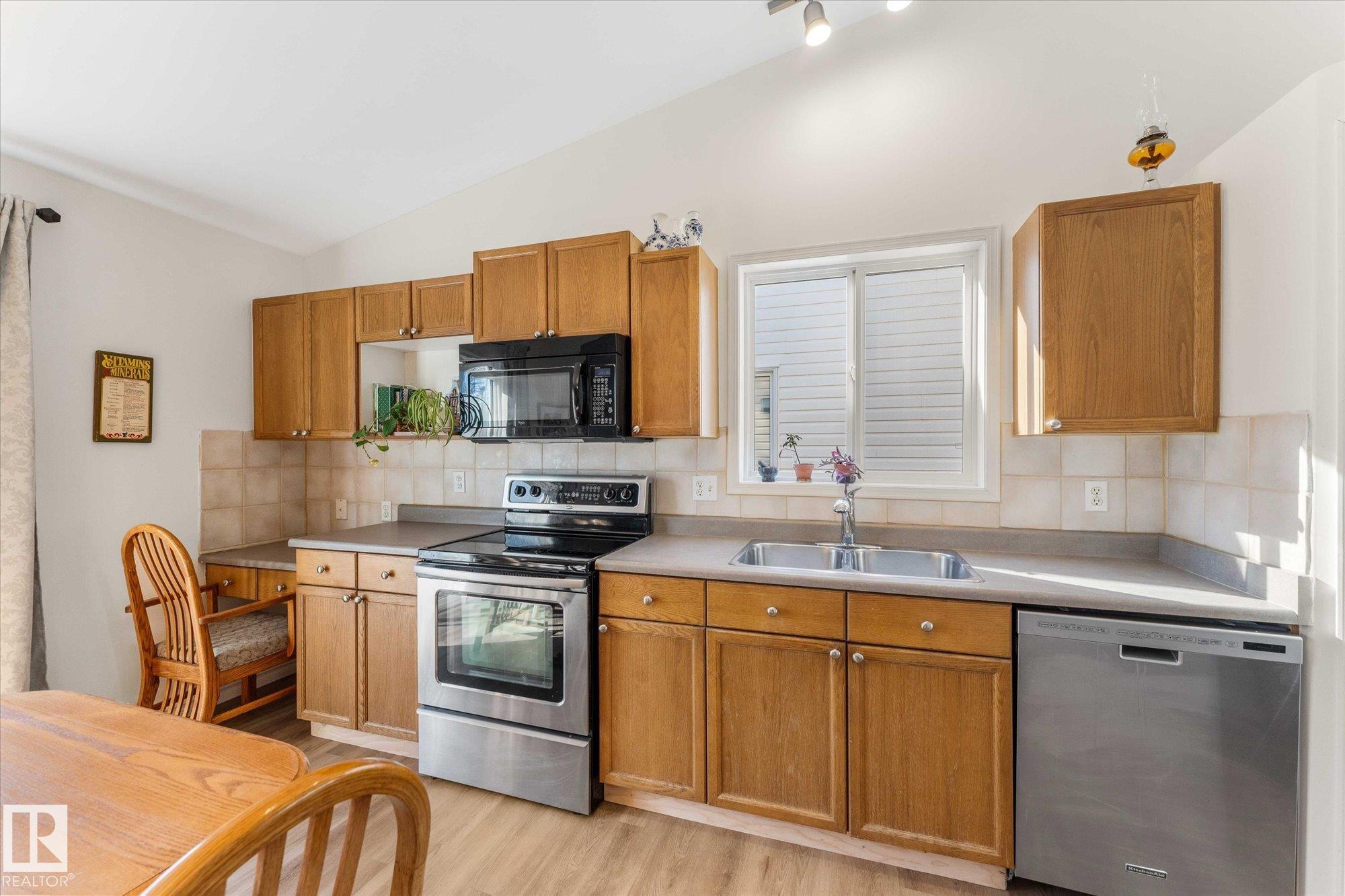 Photo 11 at 34 La Costa Fairway Close, The Fairways, Stony Plain