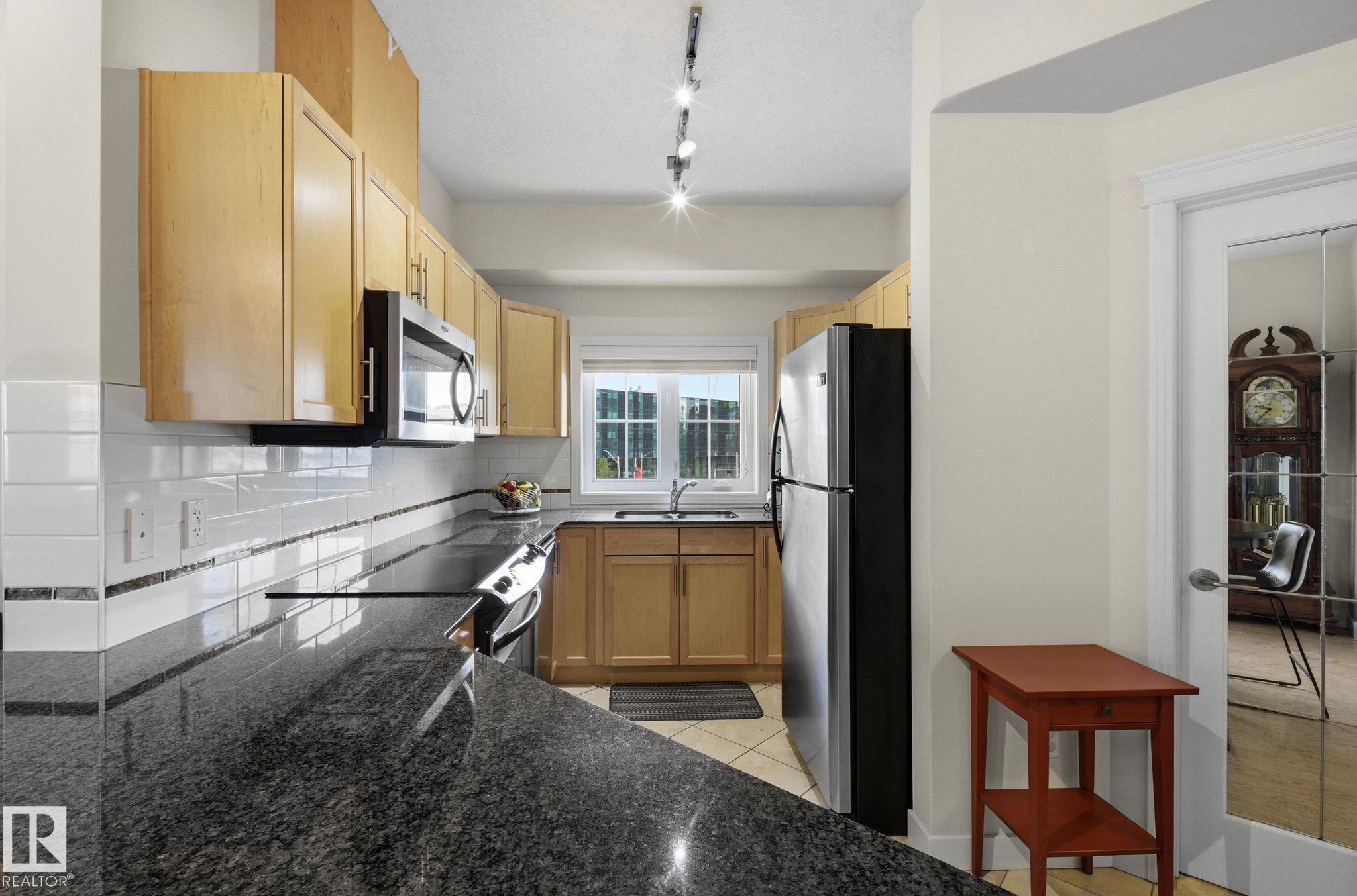 Photo 12 at 406 - 10333 112 Street NW, Wîhkwêntôwin, Edmonton