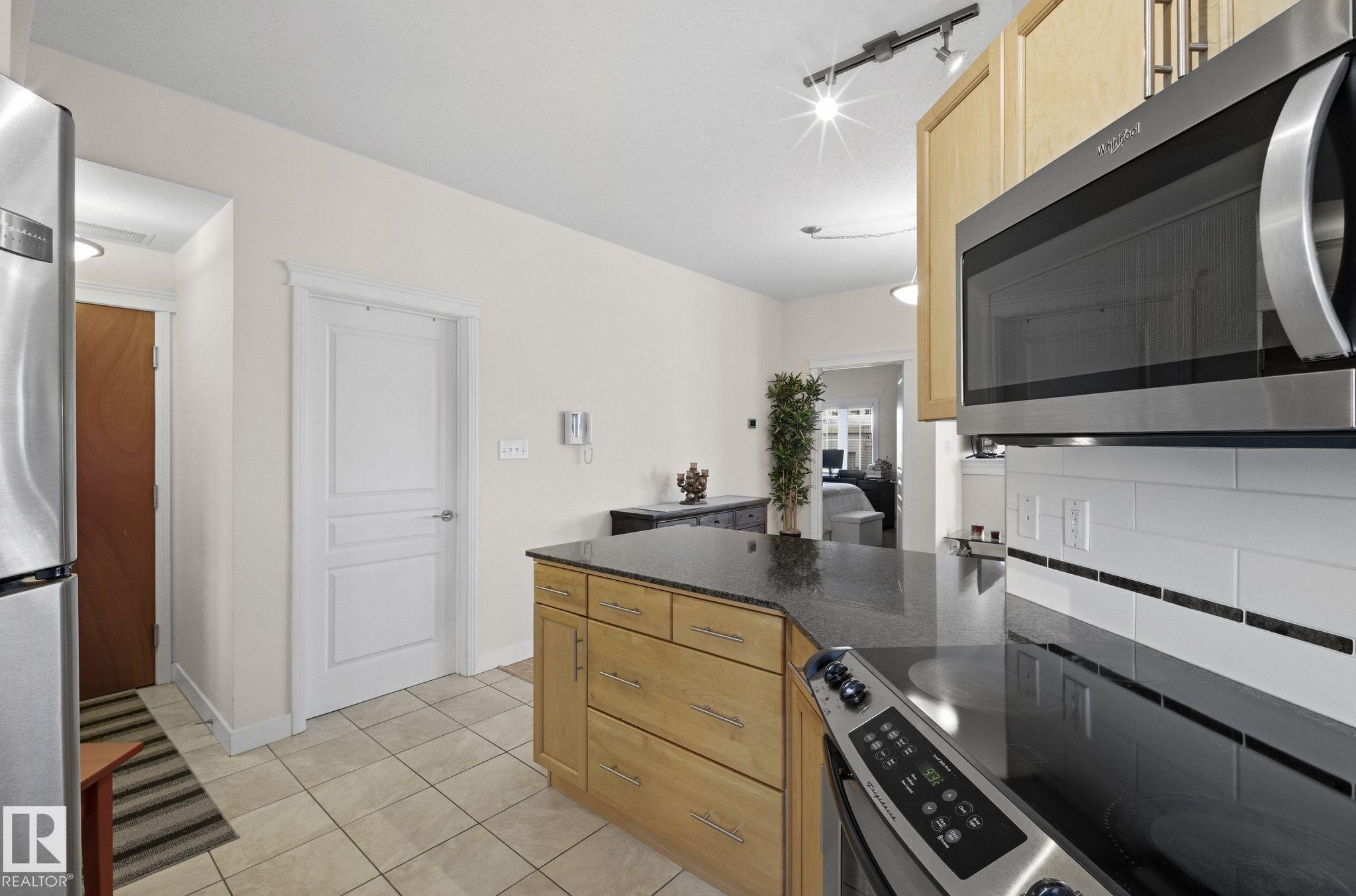 Photo 14 at 406 - 10333 112 Street NW, Wîhkwêntôwin, Edmonton