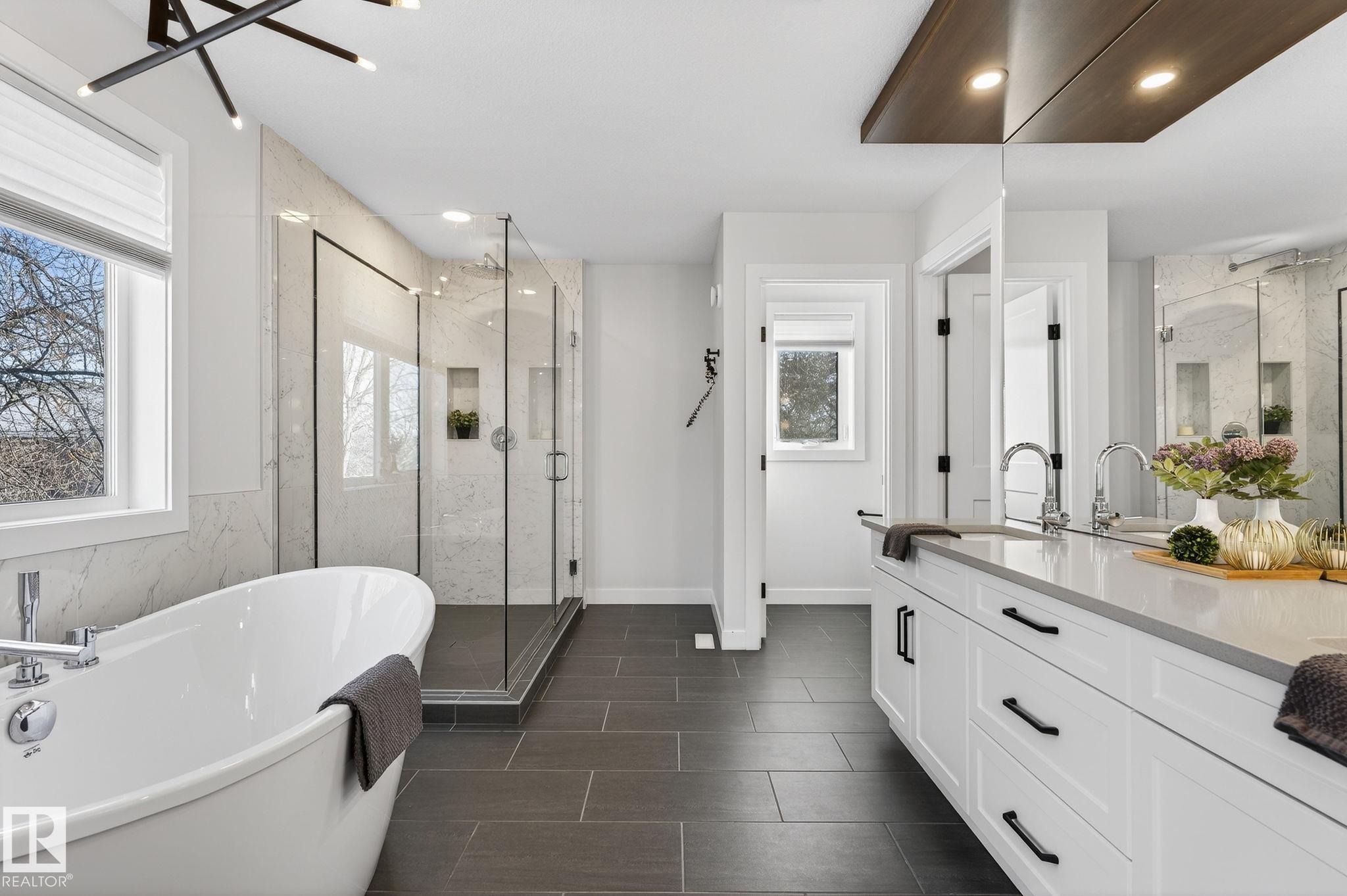 Photo 35 at 10908 57 Avenue NW, Pleasantview, Edmonton