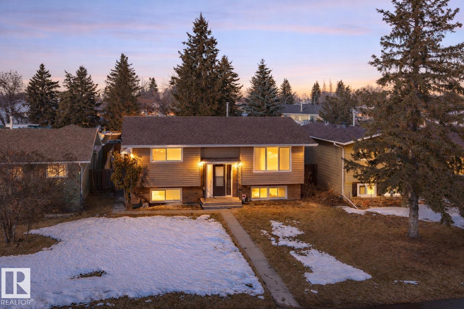 Photo 2 at 1518 Knottwood Road N NW, Ekota, Edmonton