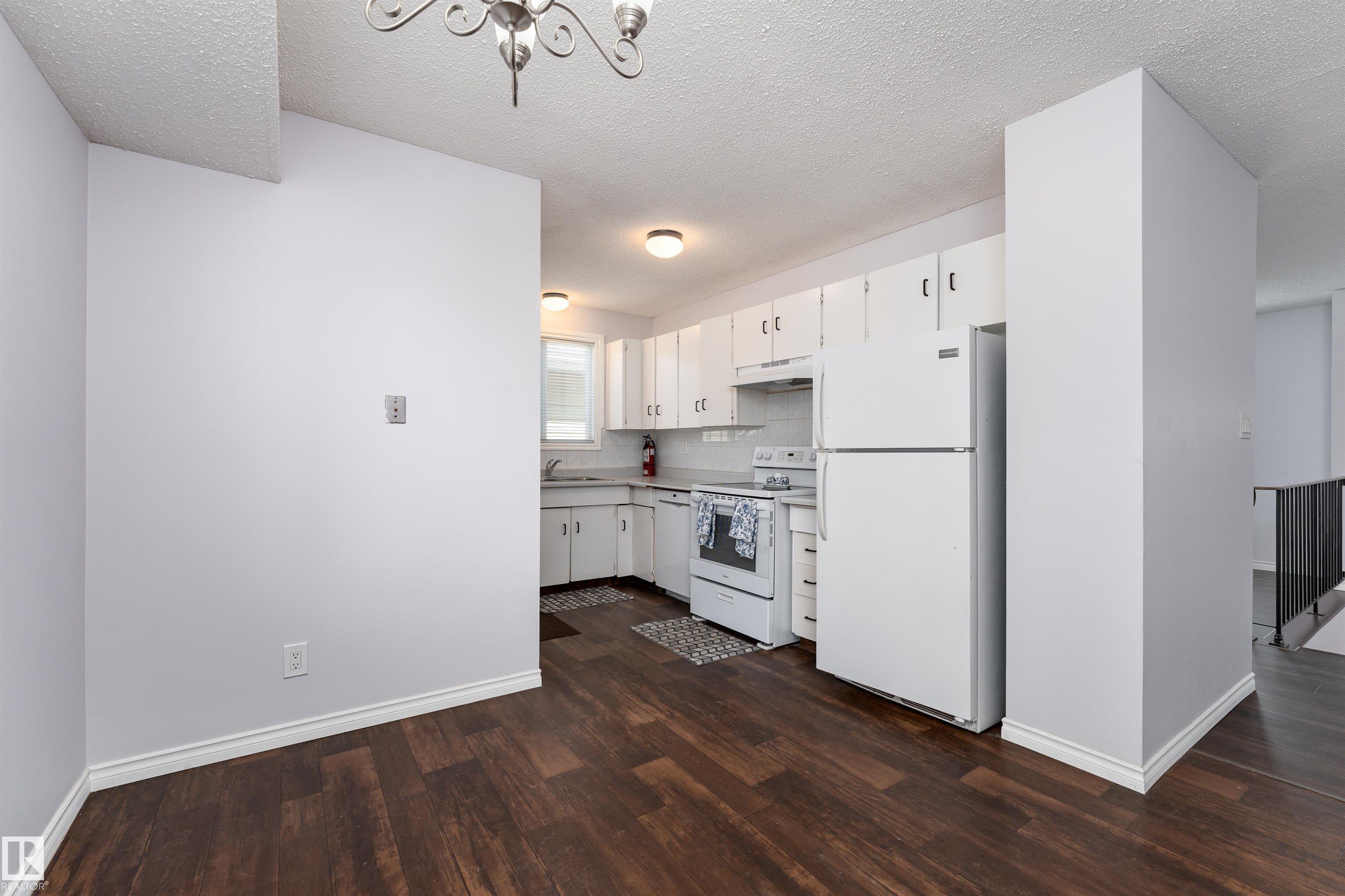 Photo 12 at 1518 Knottwood Road N NW, Ekota, Edmonton