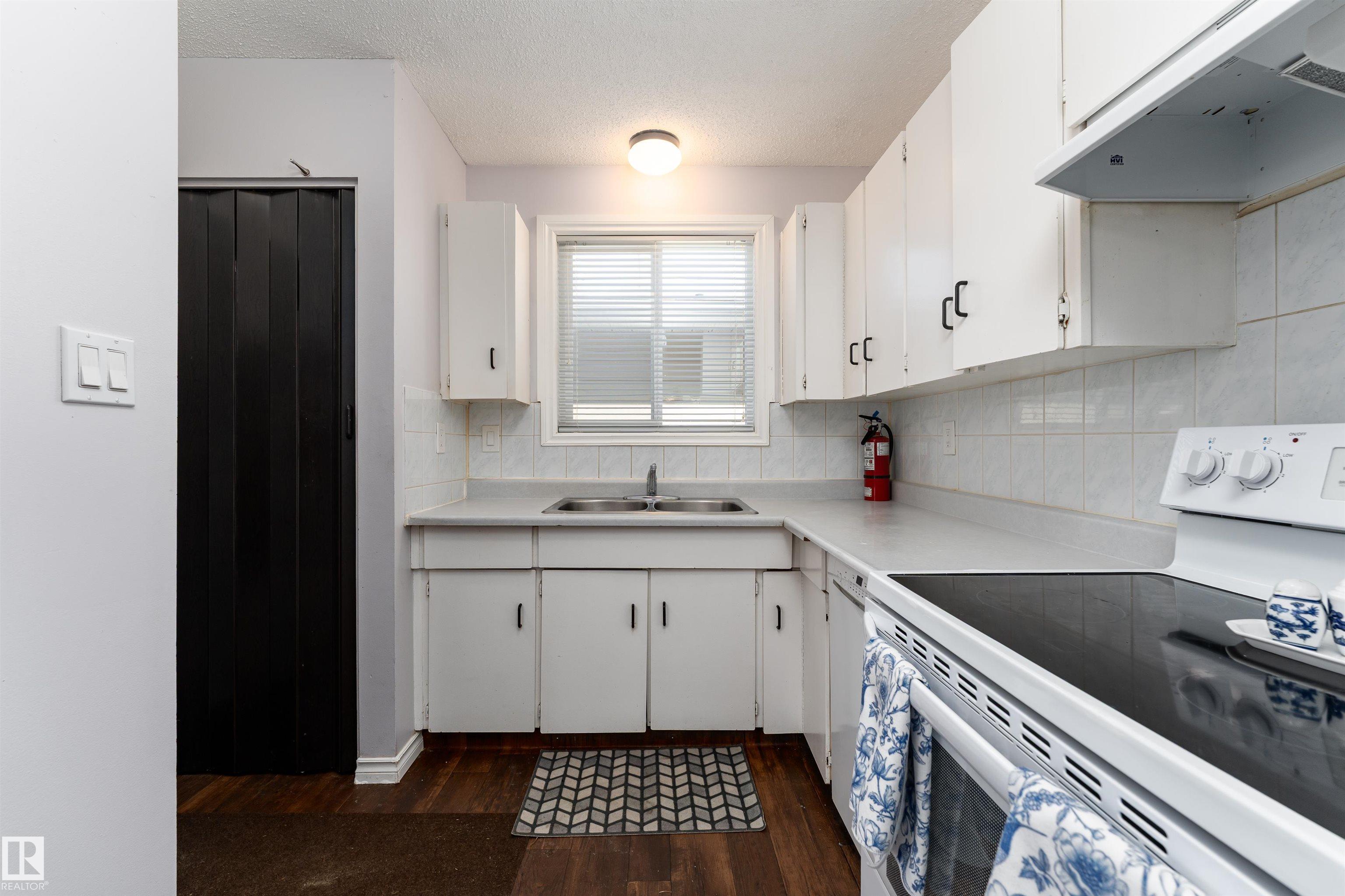 Photo 13 at 1518 Knottwood Road N NW, Ekota, Edmonton