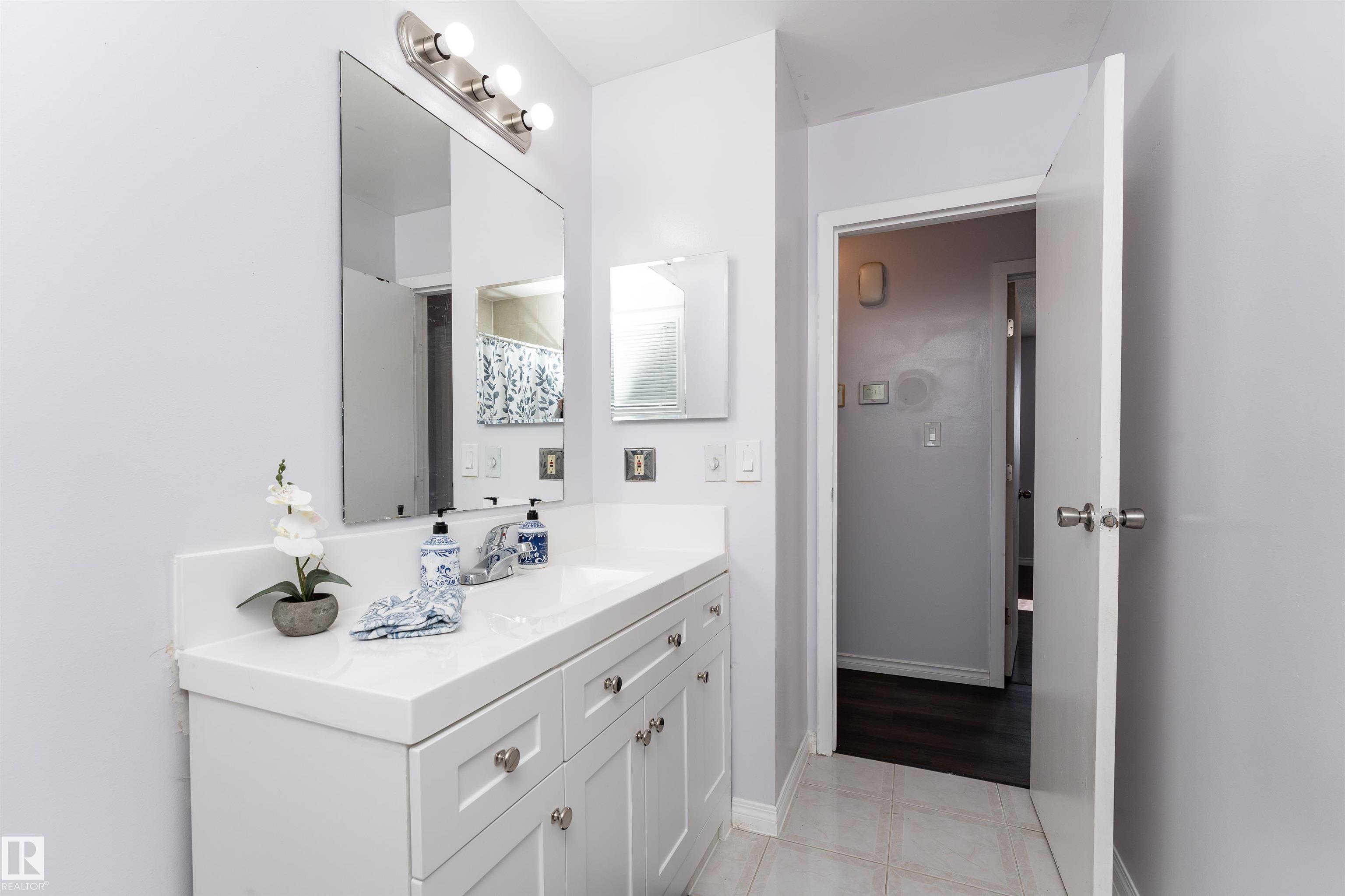 Photo 32 at 1518 Knottwood Road N NW, Ekota, Edmonton