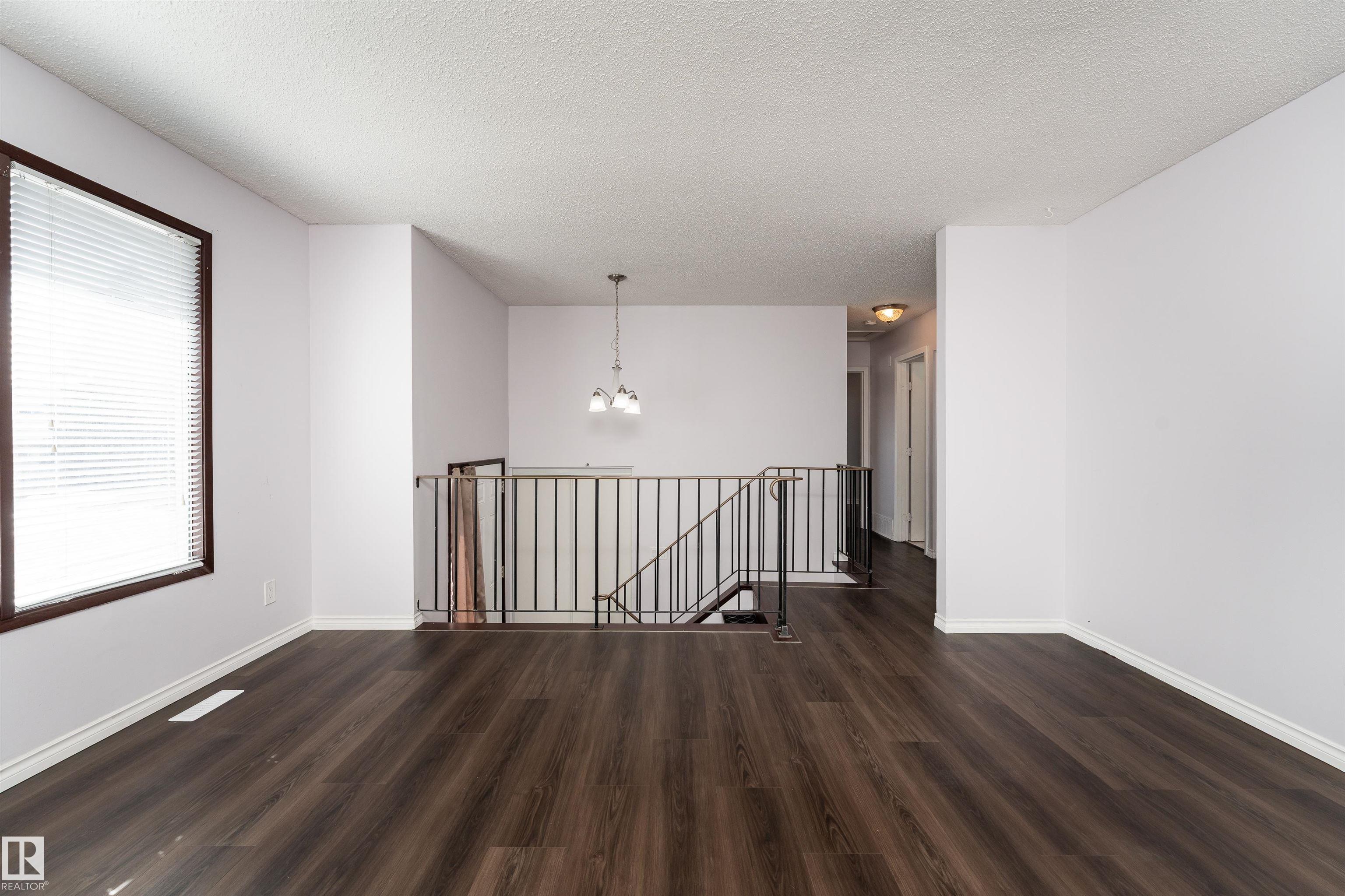 Photo 6 at 1518 Knottwood Road N NW, Ekota, Edmonton