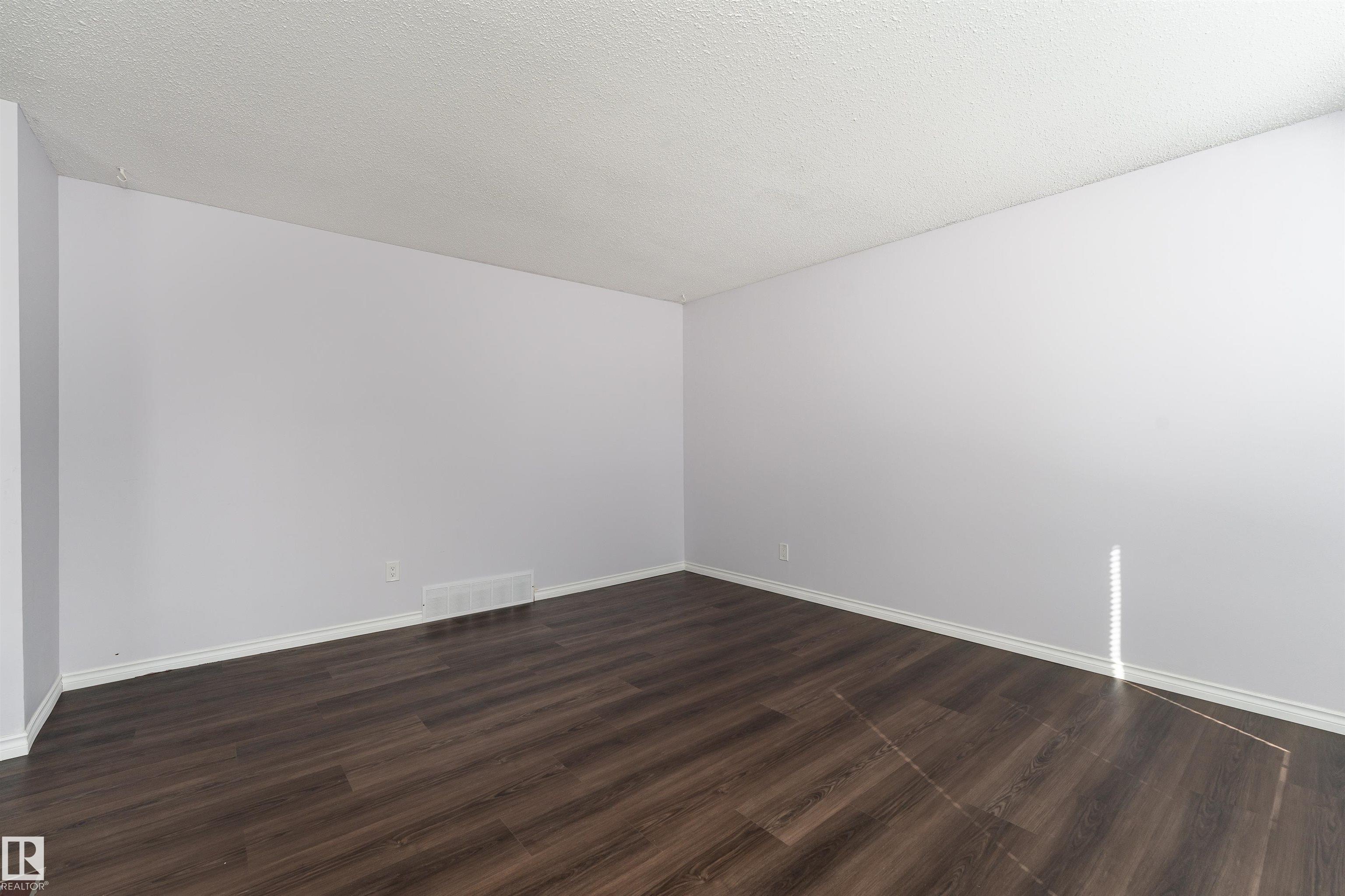 Photo 8 at 1518 Knottwood Road N NW, Ekota, Edmonton