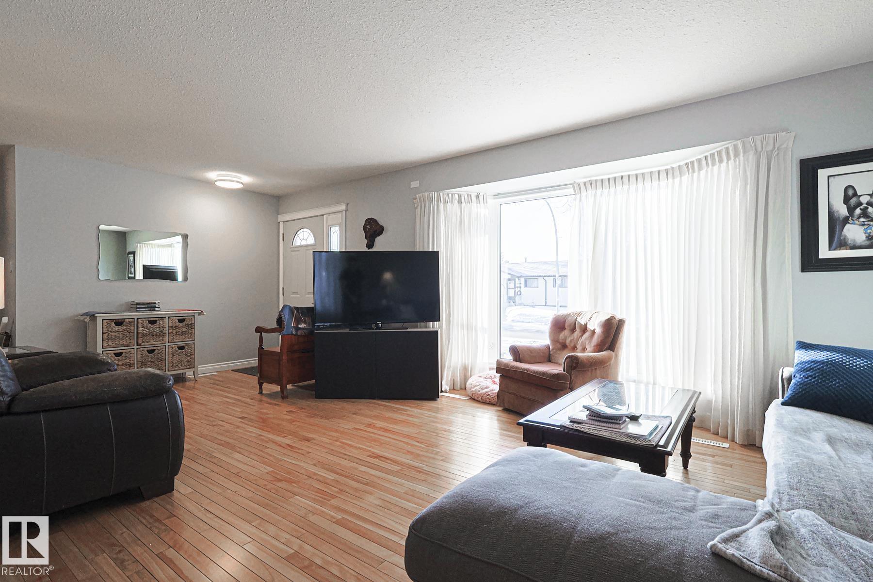 Photo 3 at 11148 41 Avenue NW, Royal Gardens, Edmonton