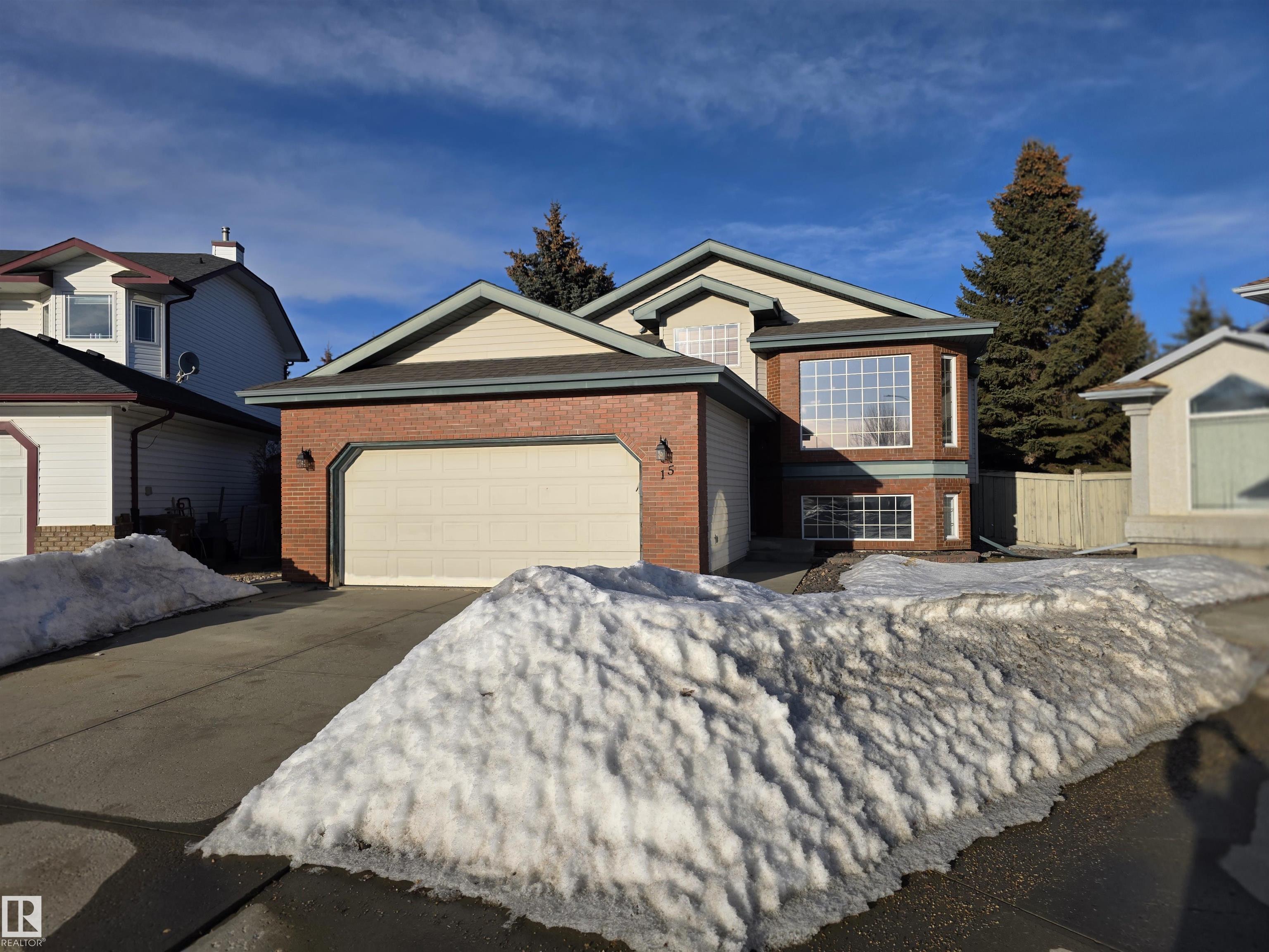 15 Olmstead Court, Oakmont, St. Albert
