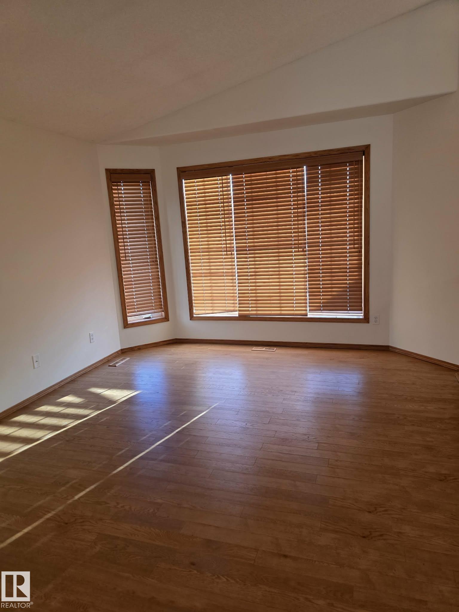 15 Olmstead Court, Oakmont, St. Albert